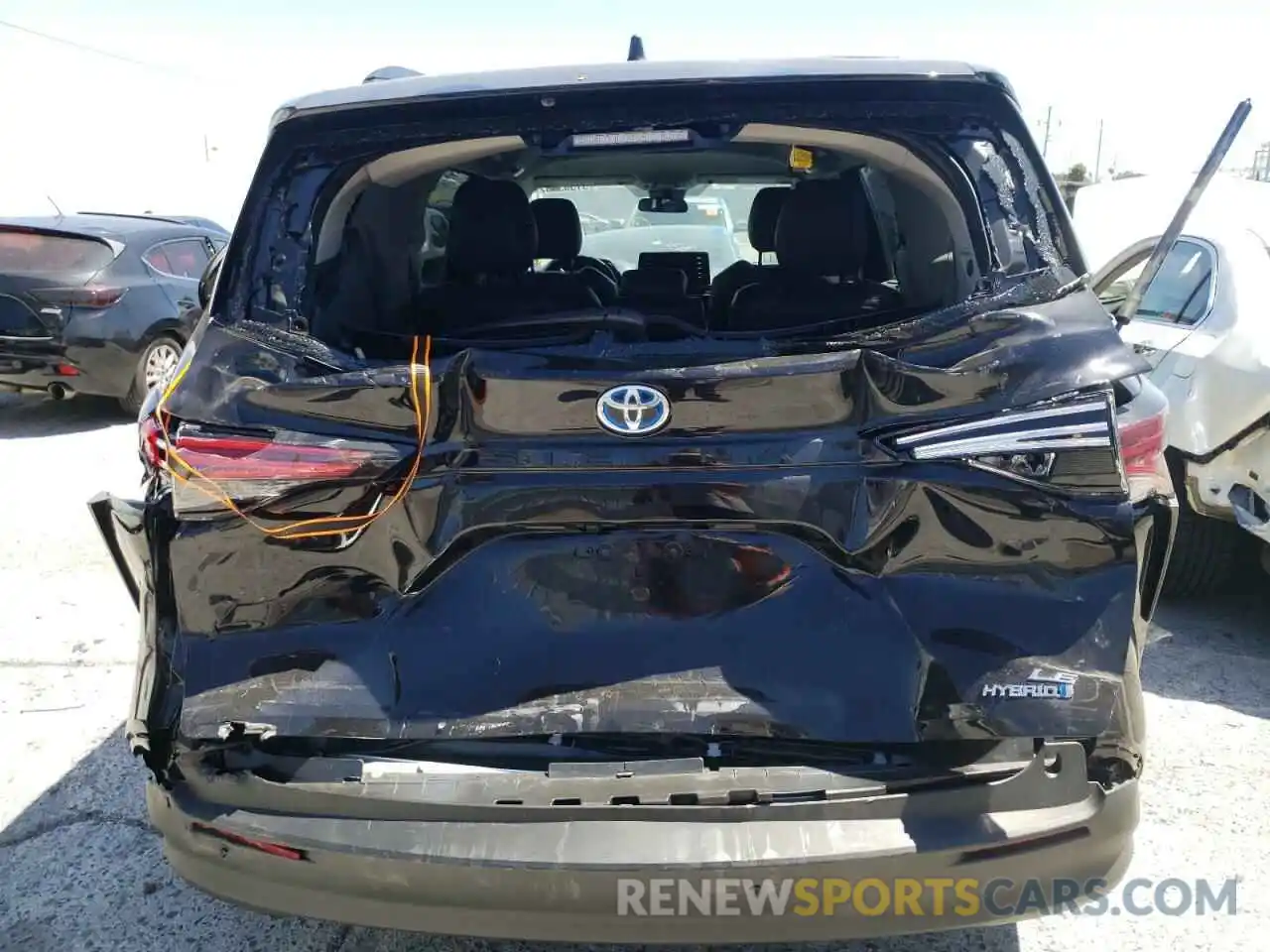 9 Photograph of a damaged car 5TDKRKEC4MS053963 TOYOTA SIENNA 2021