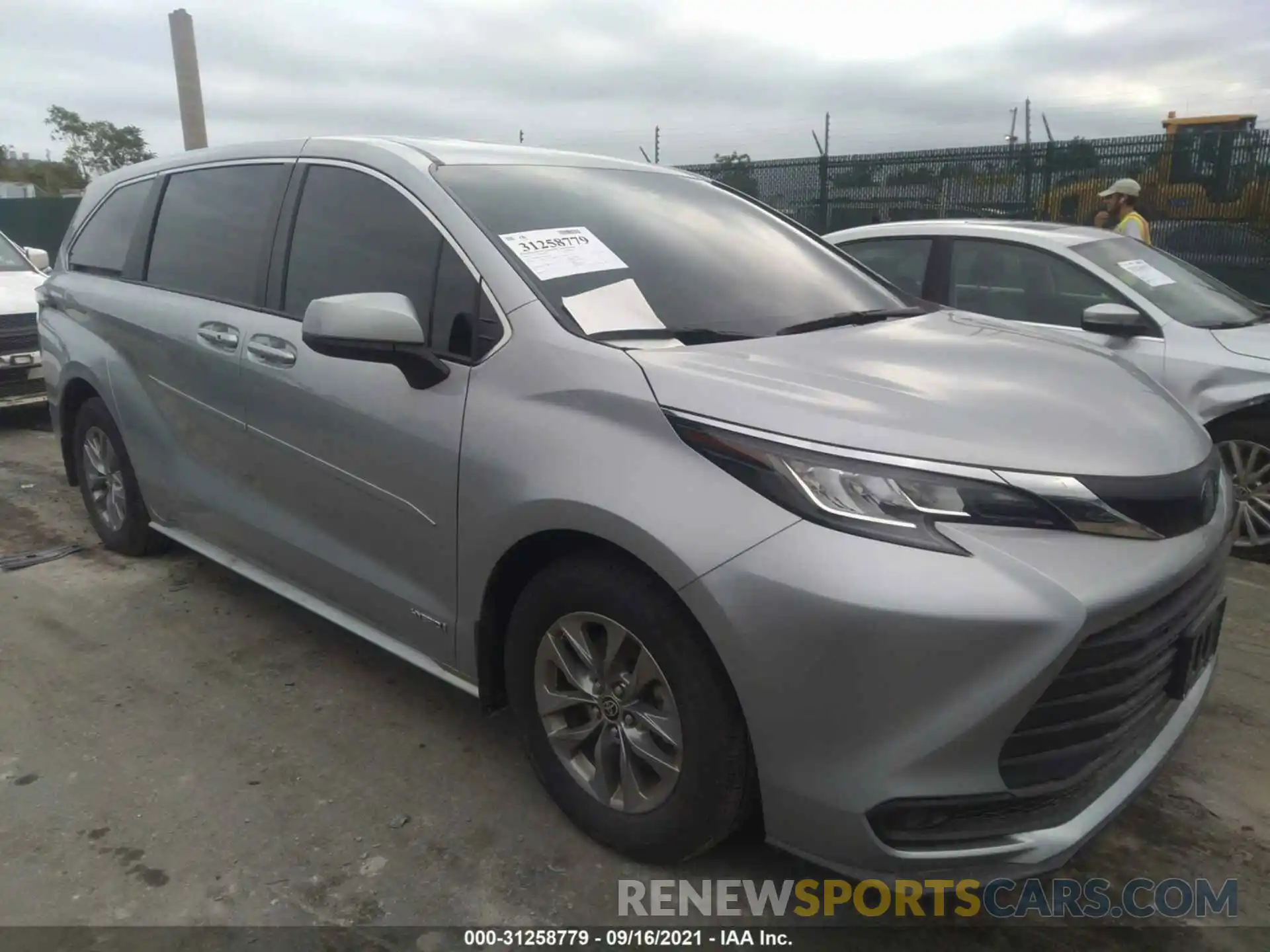 1 Photograph of a damaged car 5TDKRKEC5MS016145 TOYOTA SIENNA 2021