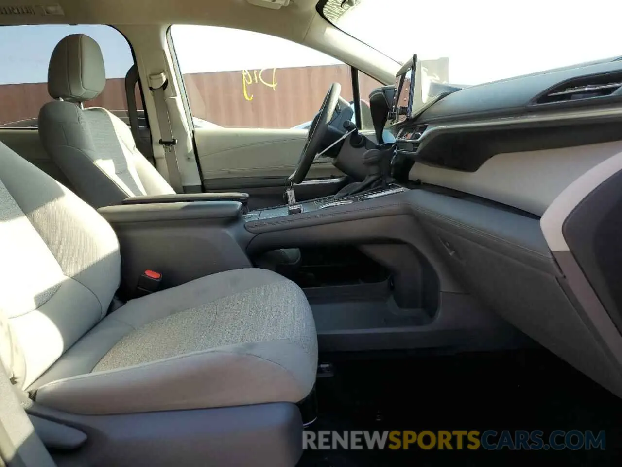 5 Photograph of a damaged car 5TDKRKEC5MS020728 TOYOTA SIENNA 2021