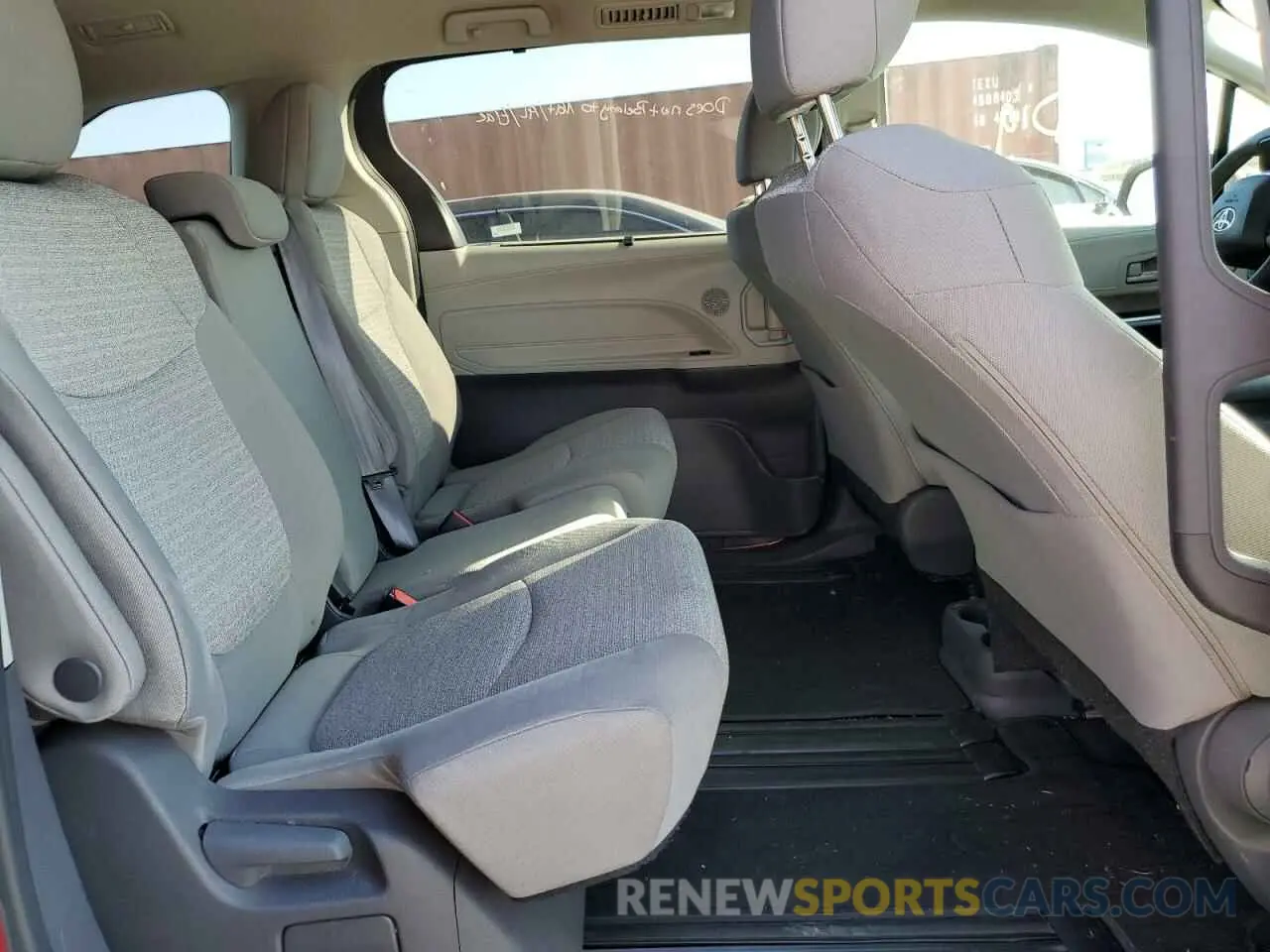 6 Photograph of a damaged car 5TDKRKEC5MS020728 TOYOTA SIENNA 2021