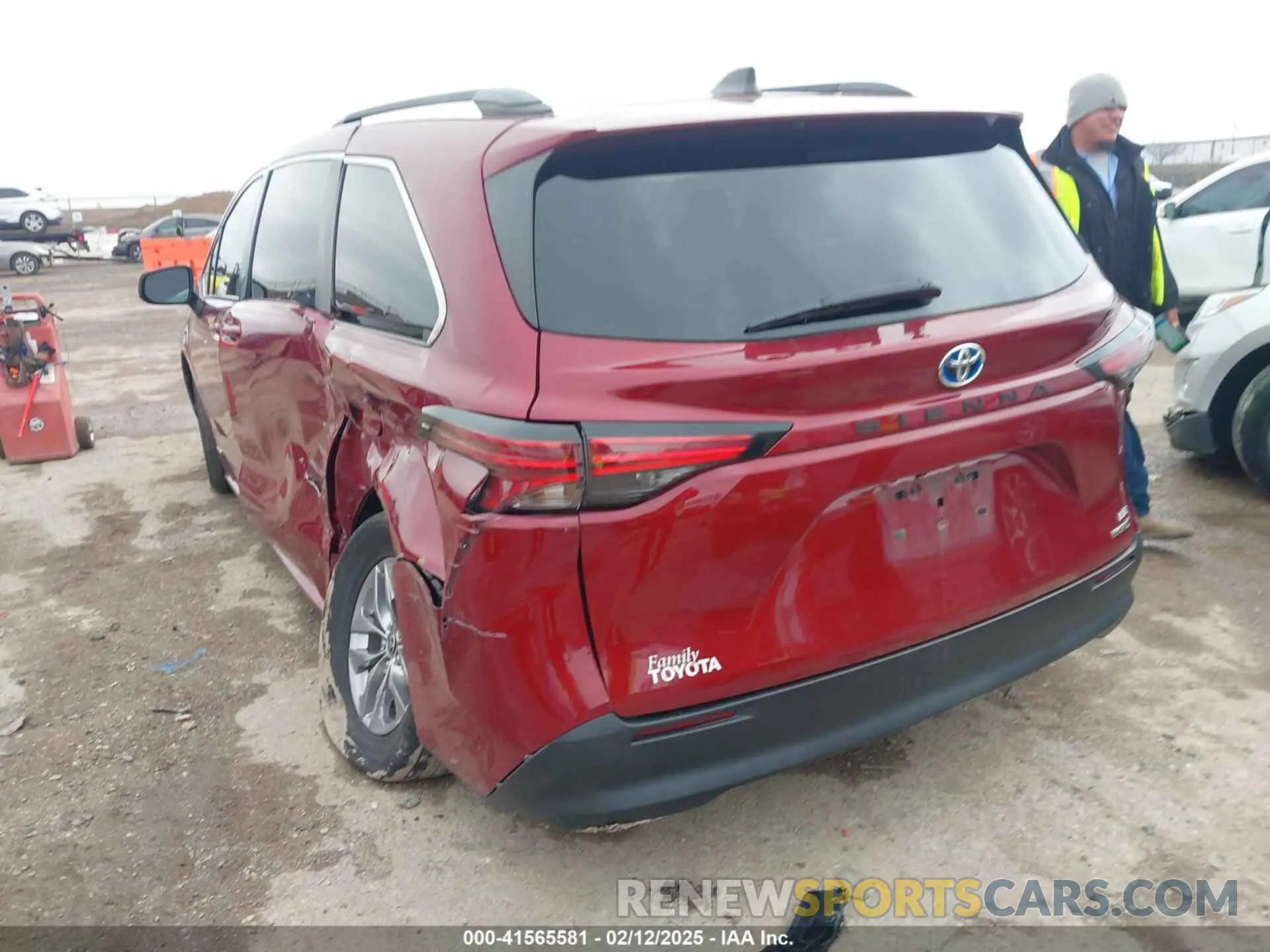 3 Photograph of a damaged car 5TDKRKEC5MS025881 TOYOTA SIENNA 2021