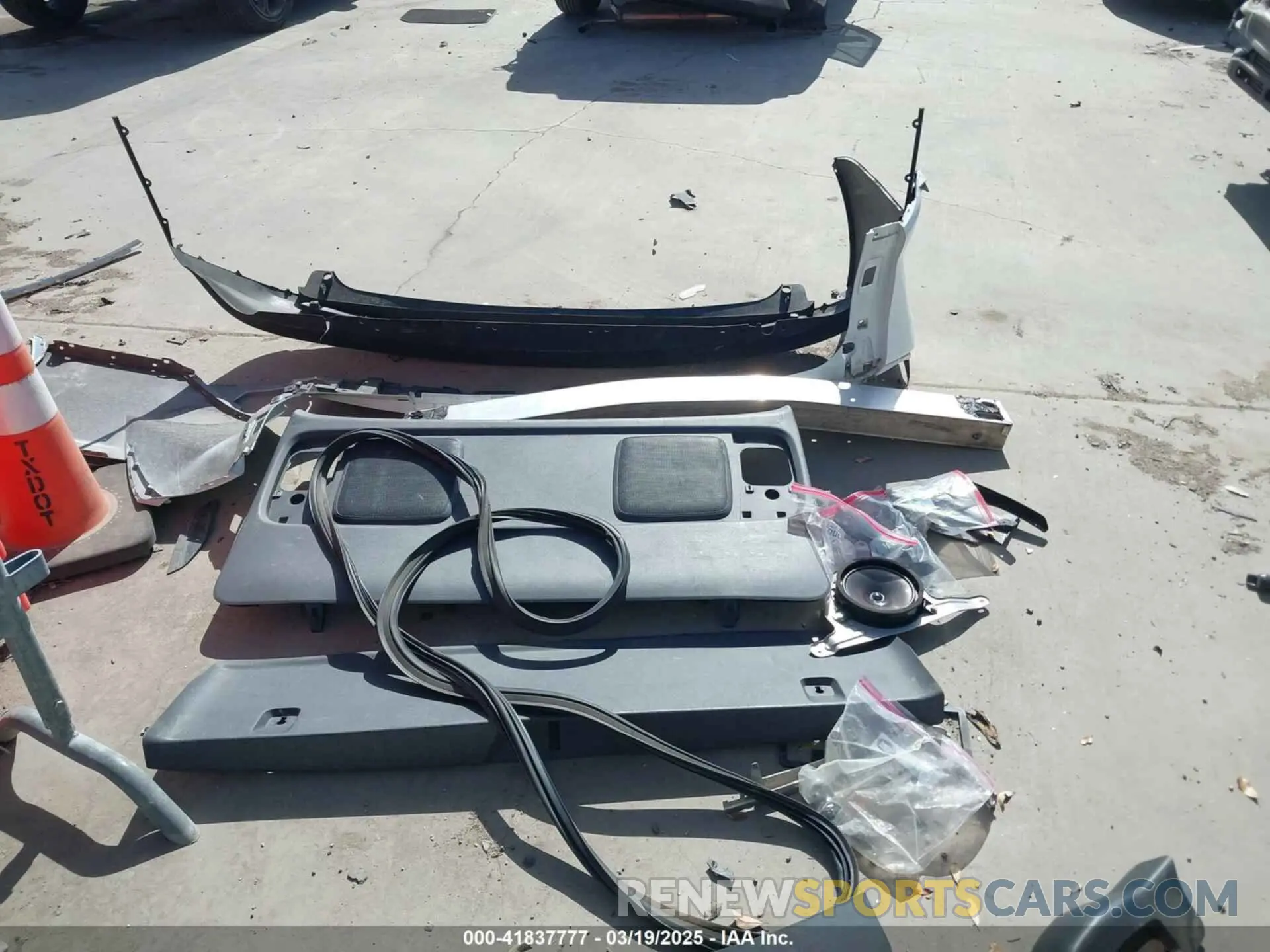 12 Photograph of a damaged car 5TDKRKEC5MS034743 TOYOTA SIENNA 2021