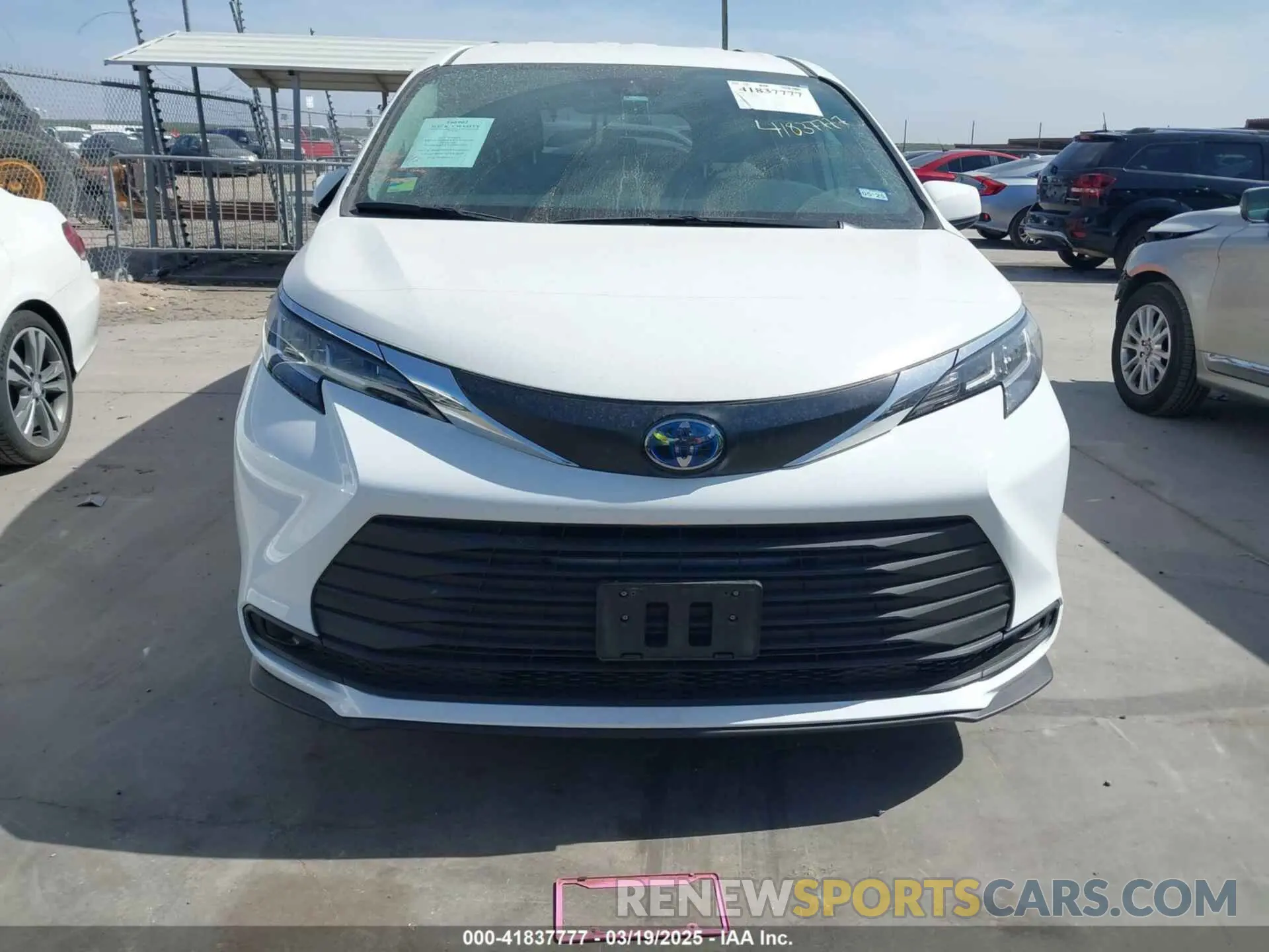 13 Photograph of a damaged car 5TDKRKEC5MS034743 TOYOTA SIENNA 2021
