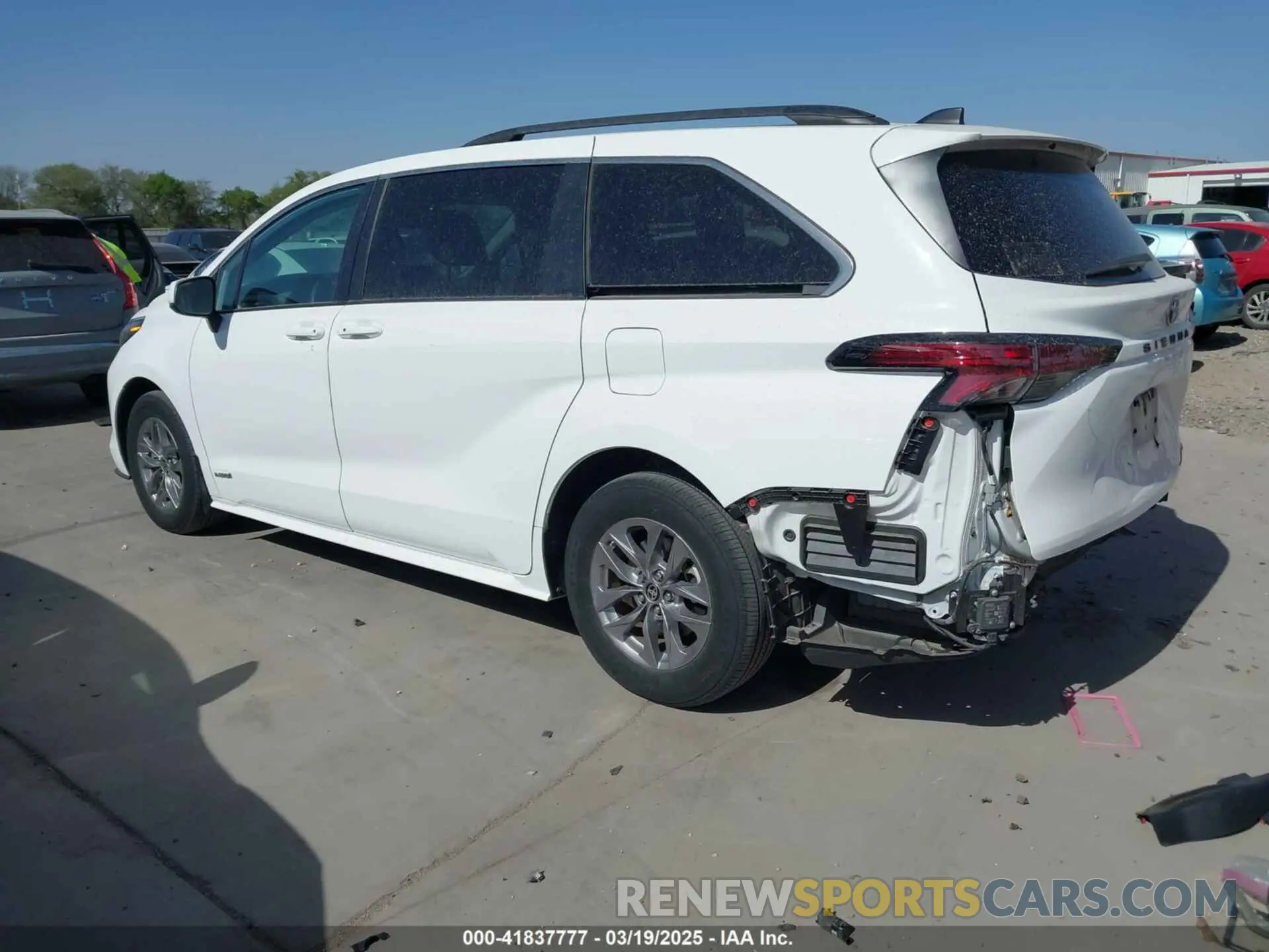 3 Photograph of a damaged car 5TDKRKEC5MS034743 TOYOTA SIENNA 2021