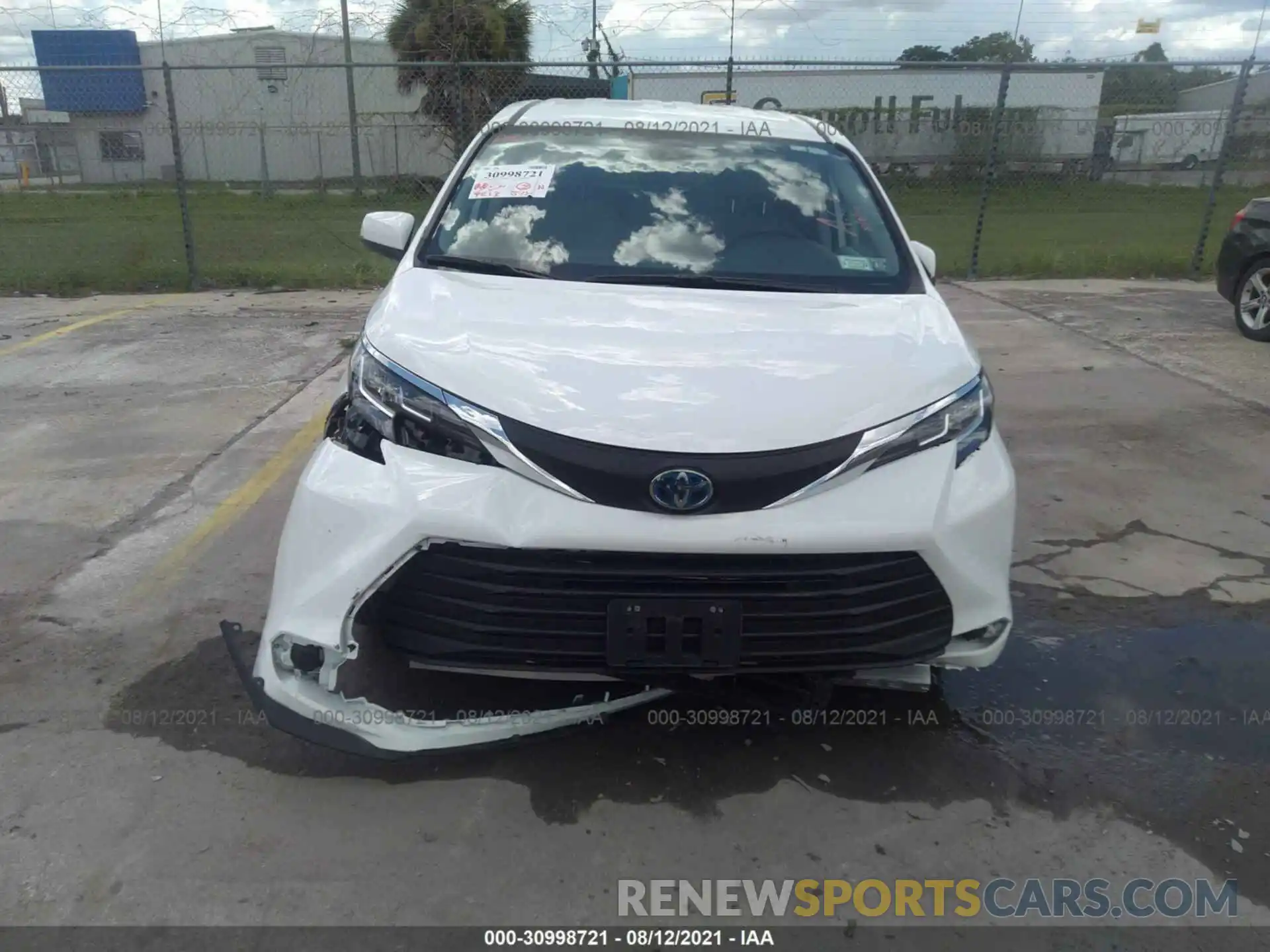 6 Photograph of a damaged car 5TDKRKEC5MS042549 TOYOTA SIENNA 2021