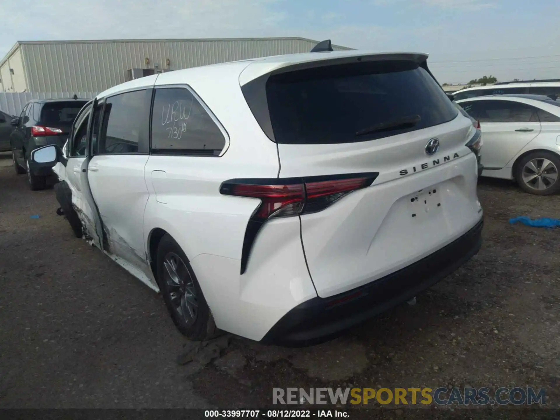 3 Photograph of a damaged car 5TDKRKEC5MS045936 TOYOTA SIENNA 2021