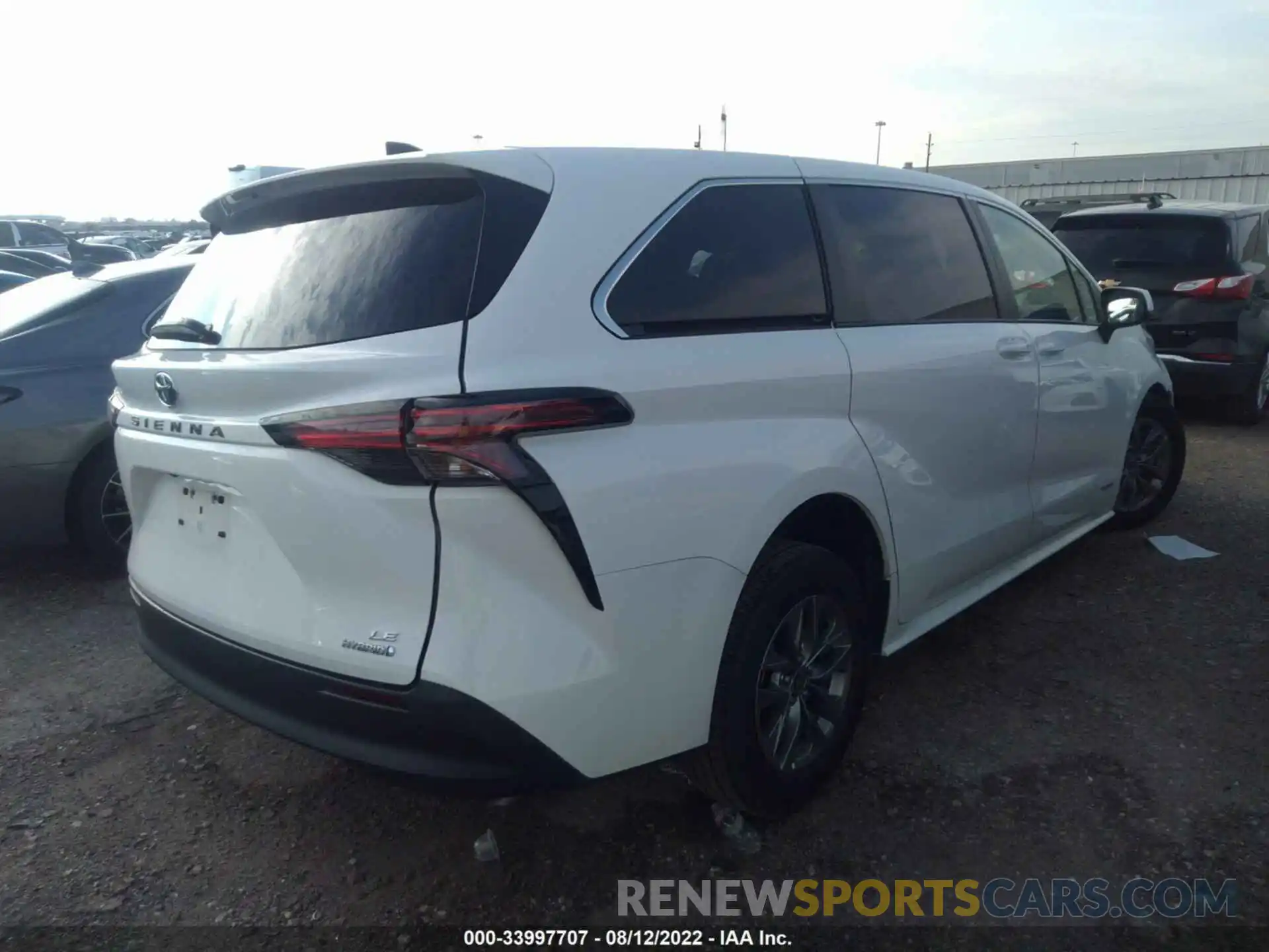 4 Photograph of a damaged car 5TDKRKEC5MS045936 TOYOTA SIENNA 2021