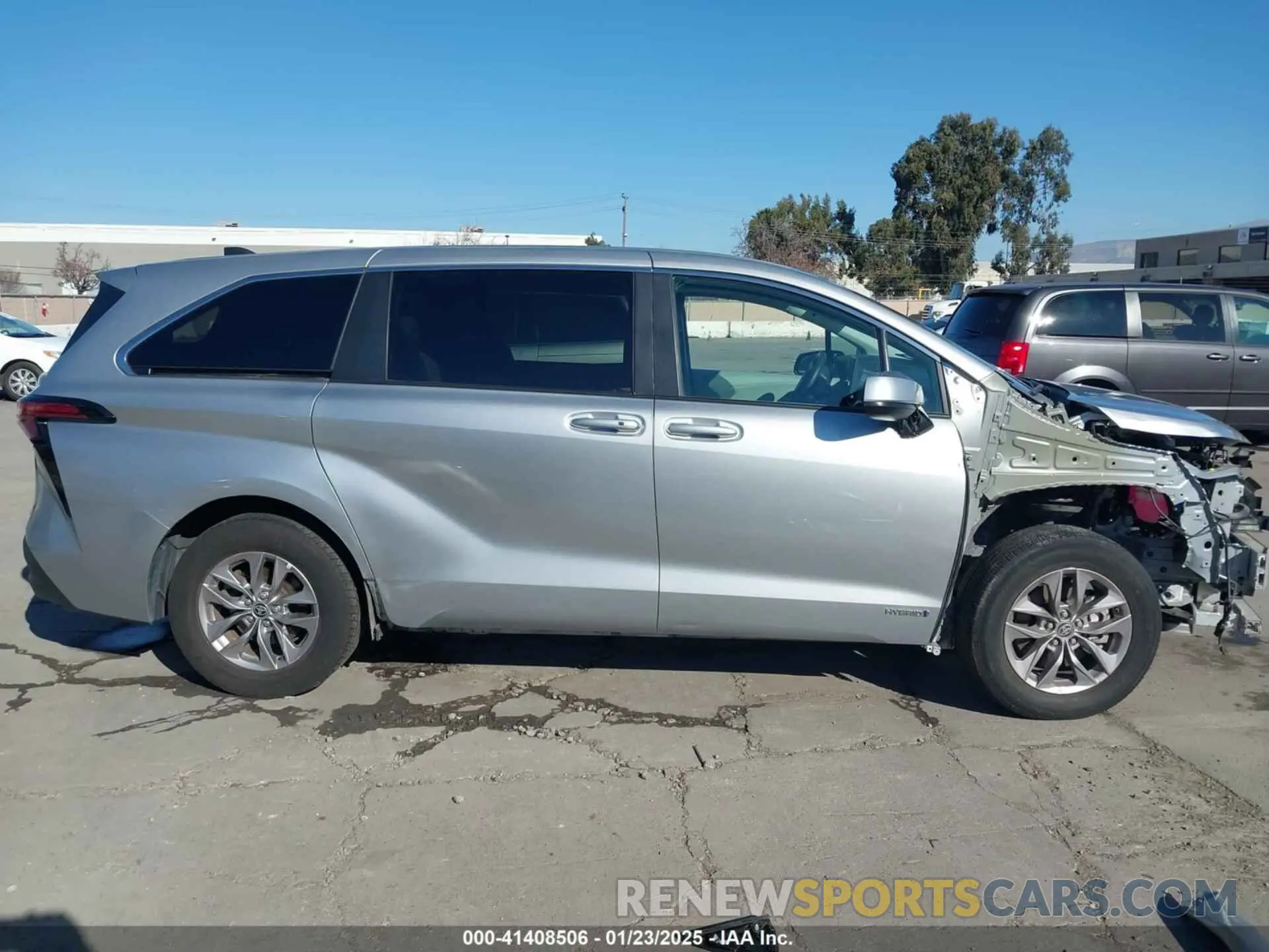 14 Photograph of a damaged car 5TDKRKEC5MS057780 TOYOTA SIENNA 2021