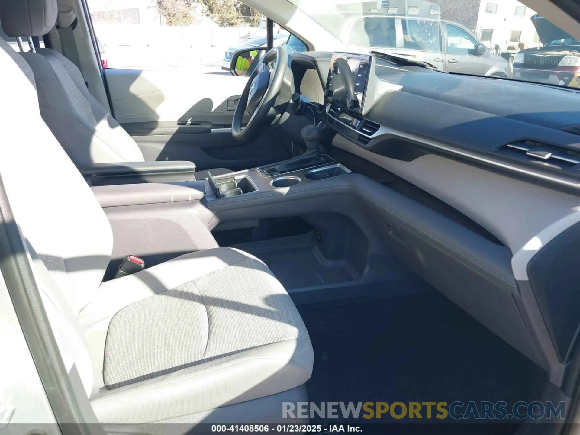 5 Photograph of a damaged car 5TDKRKEC5MS057780 TOYOTA SIENNA 2021