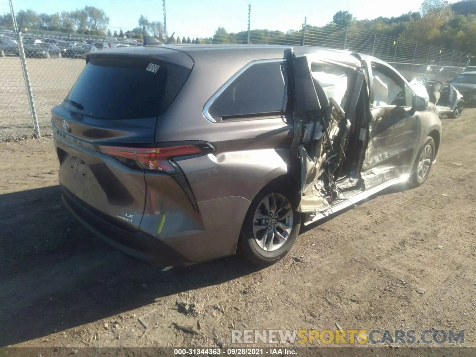 4 Photograph of a damaged car 5TDKRKEC6MS010189 TOYOTA SIENNA 2021