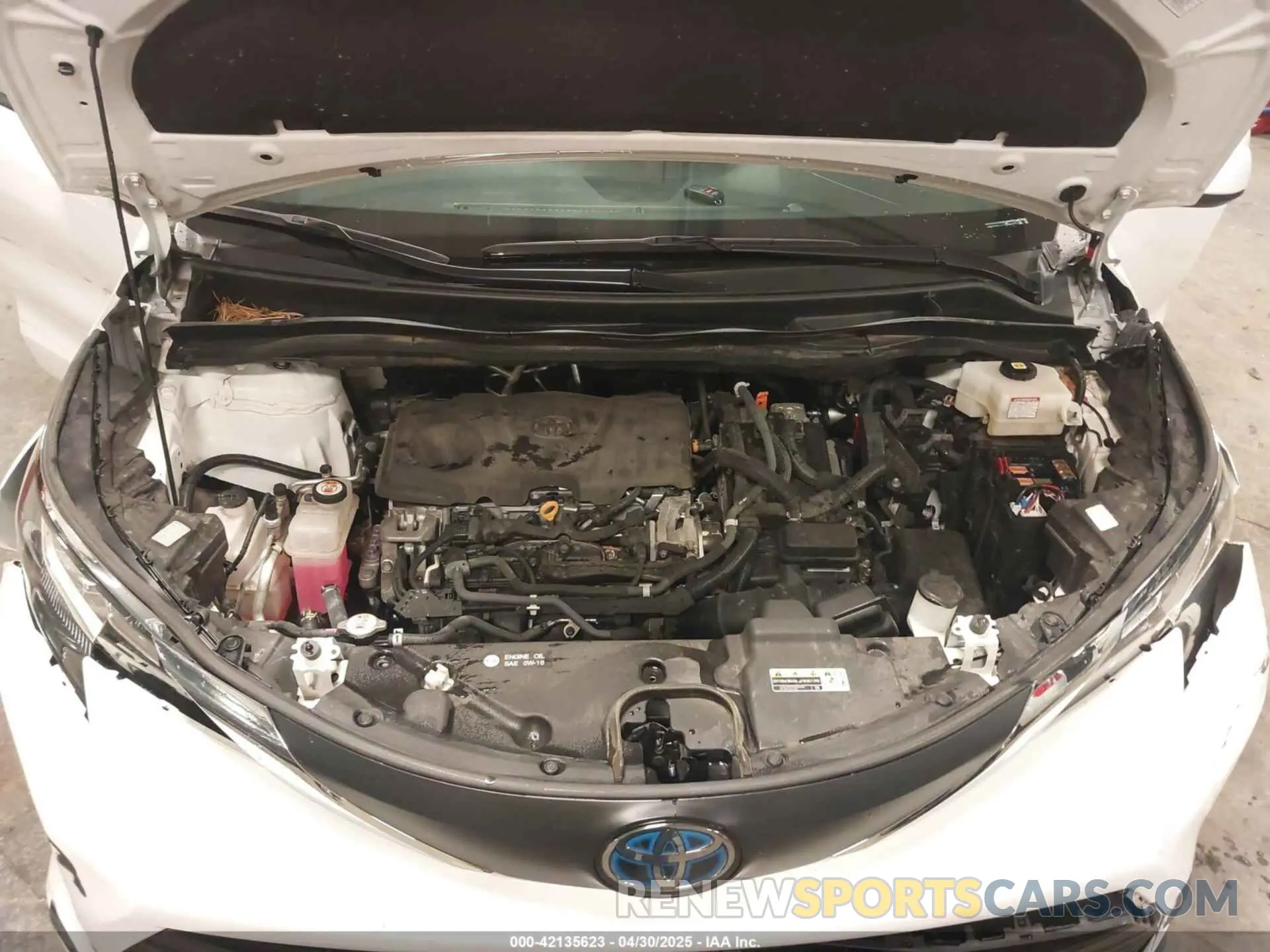 10 Photograph of a damaged car 5TDKRKEC6MS016557 TOYOTA SIENNA 2021