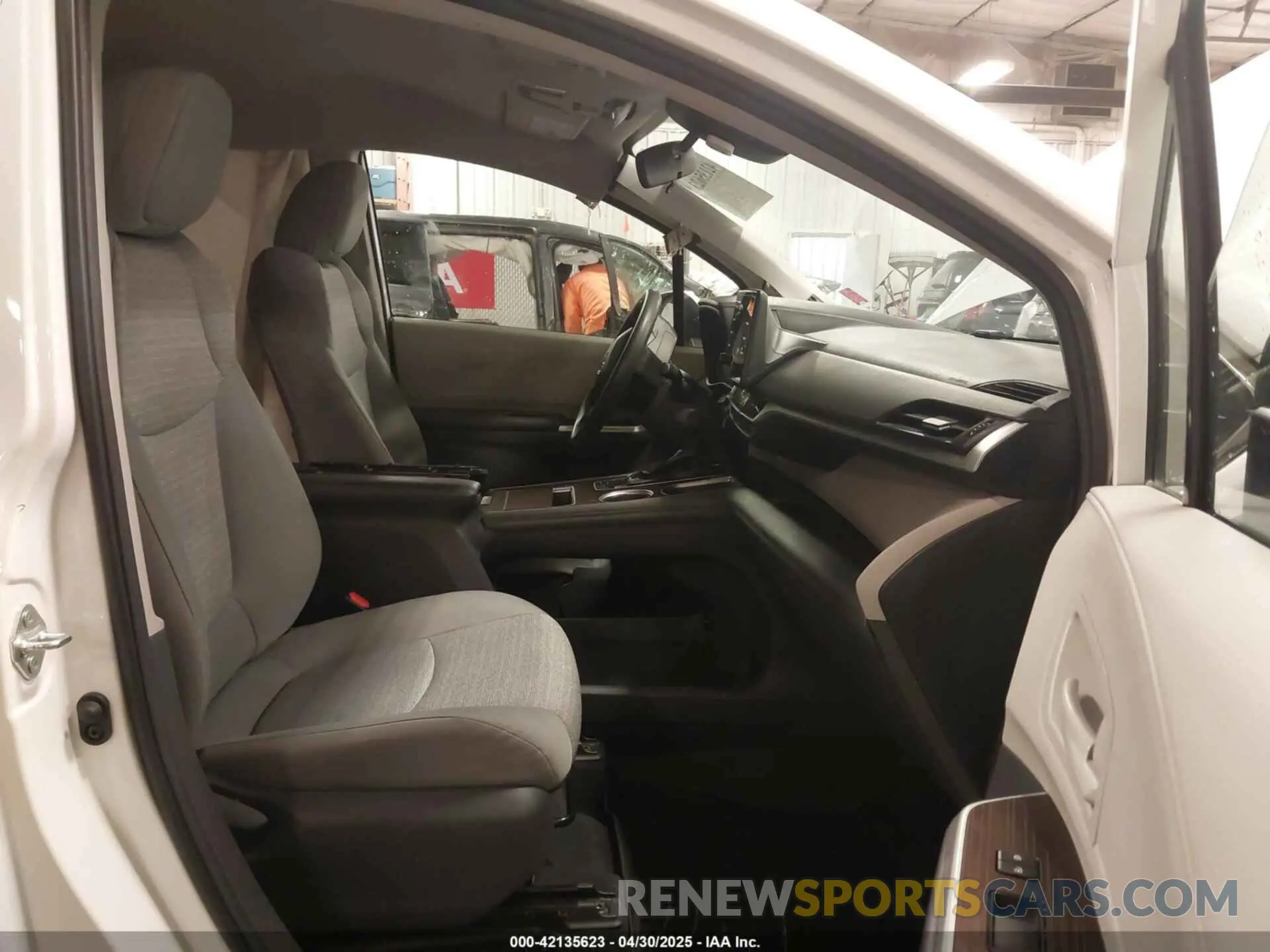 5 Photograph of a damaged car 5TDKRKEC6MS016557 TOYOTA SIENNA 2021