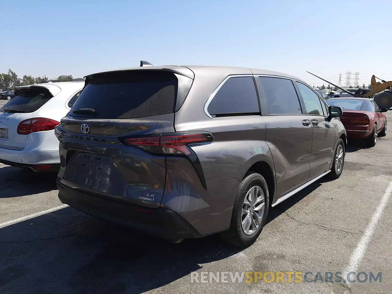 4 Photograph of a damaged car 5TDKRKEC6MS023850 TOYOTA SIENNA 2021