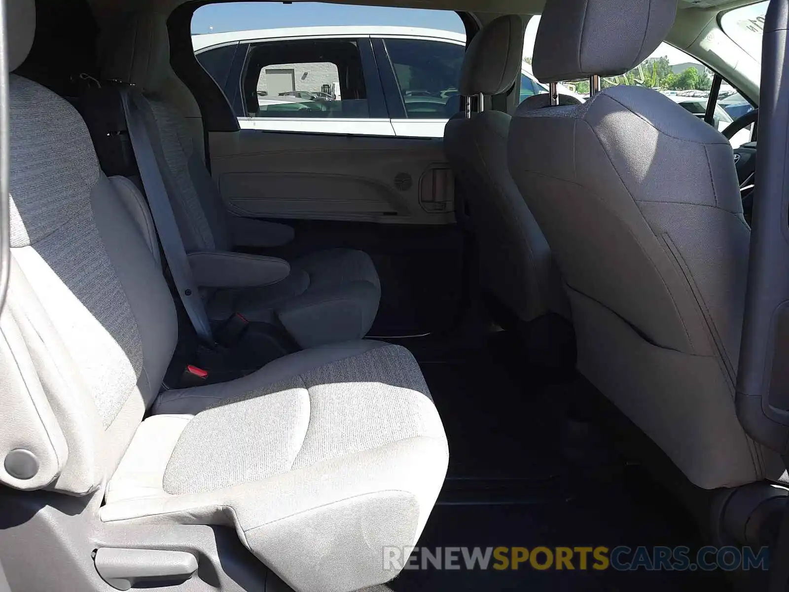 6 Photograph of a damaged car 5TDKRKEC6MS023850 TOYOTA SIENNA 2021