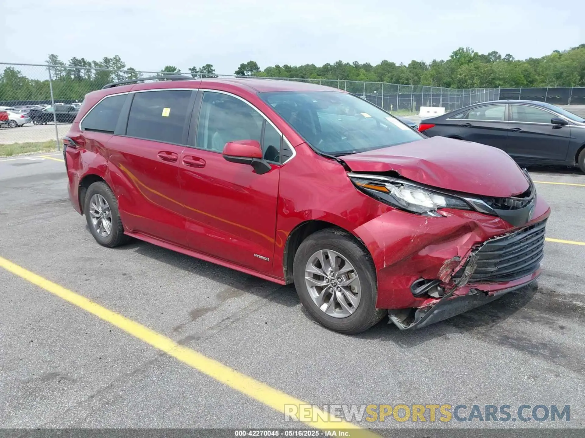 1 Photograph of a damaged car 5TDKRKEC6MS043676 TOYOTA SIENNA 2021