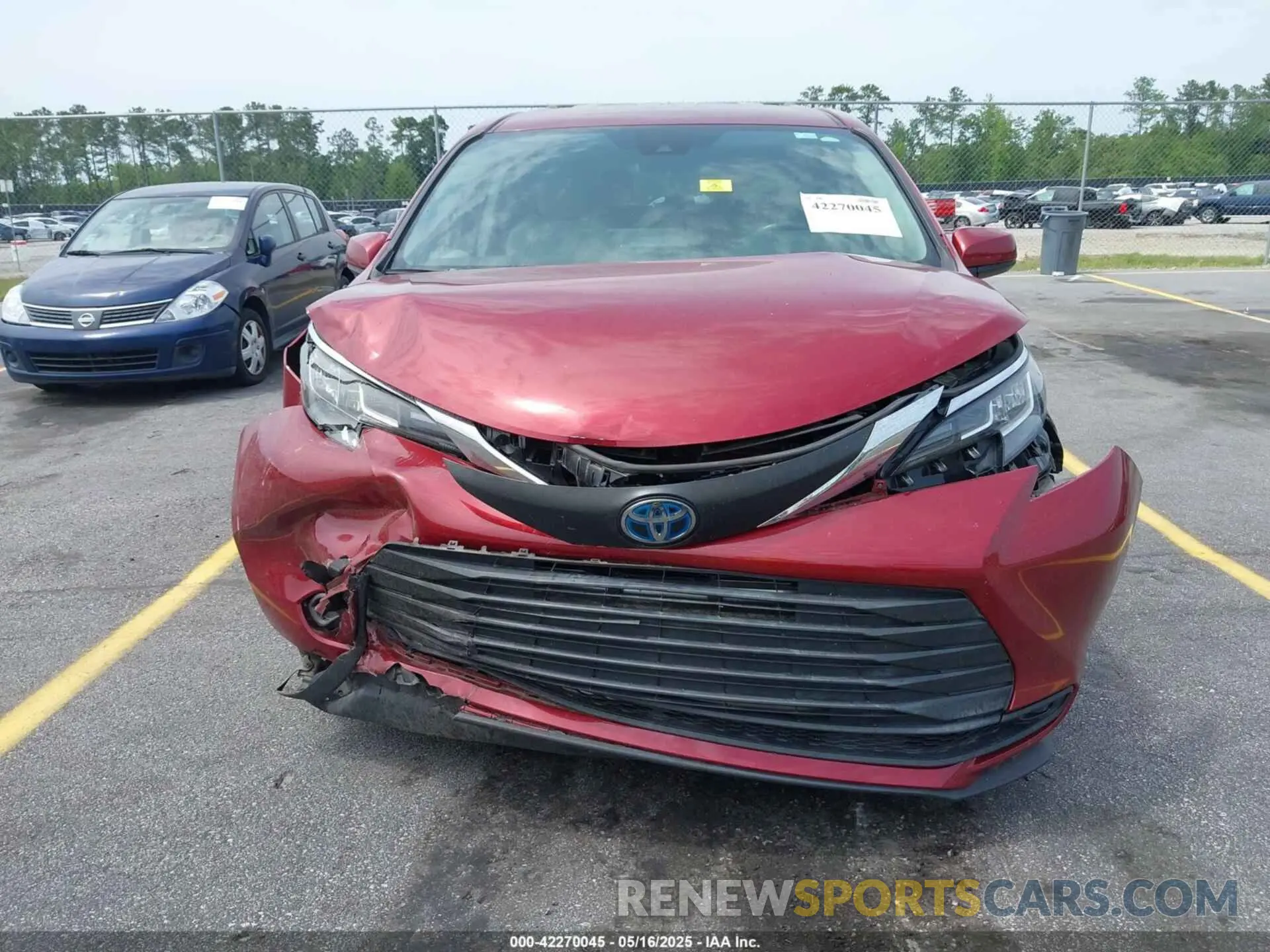12 Photograph of a damaged car 5TDKRKEC6MS043676 TOYOTA SIENNA 2021
