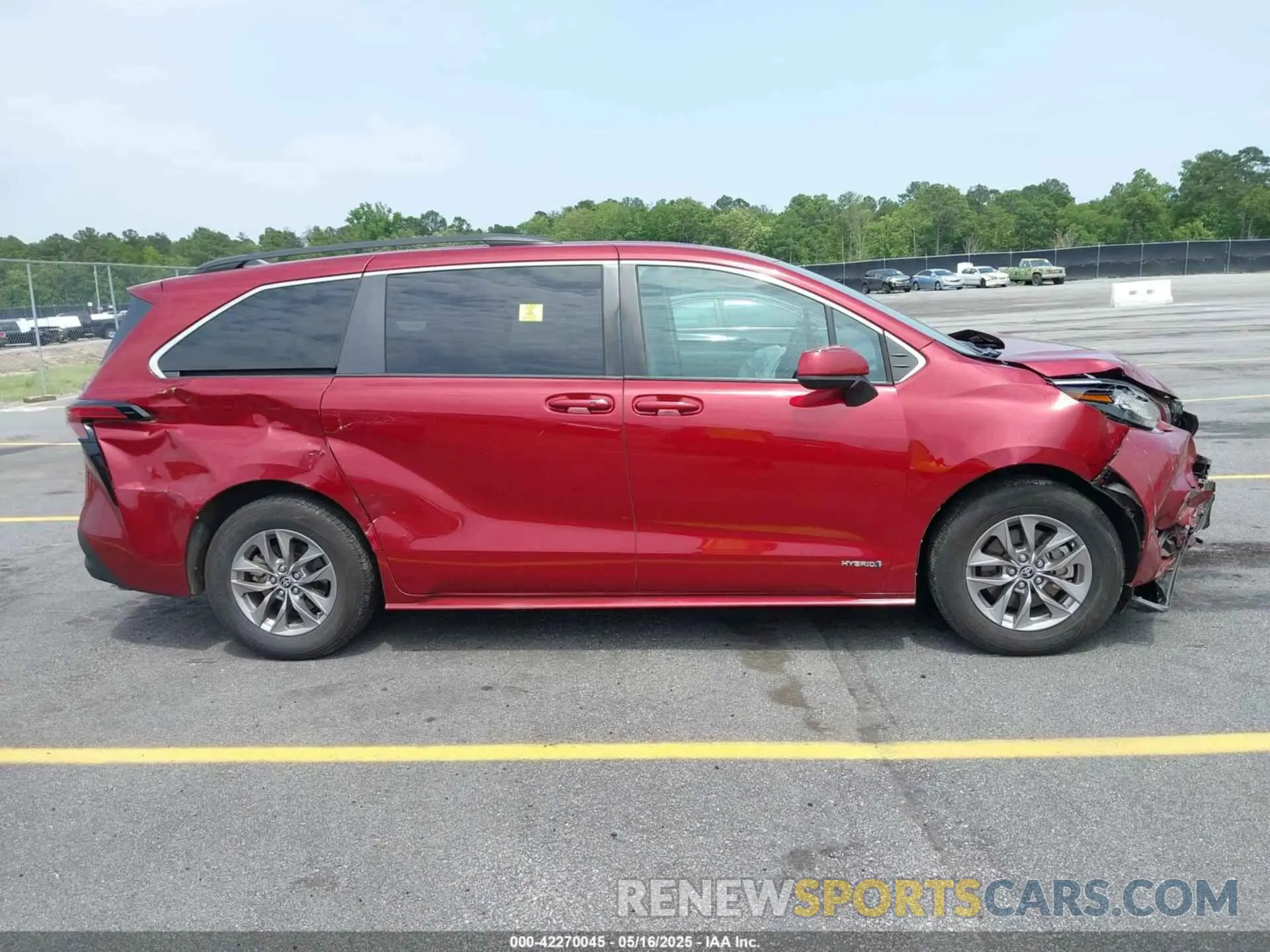 13 Photograph of a damaged car 5TDKRKEC6MS043676 TOYOTA SIENNA 2021
