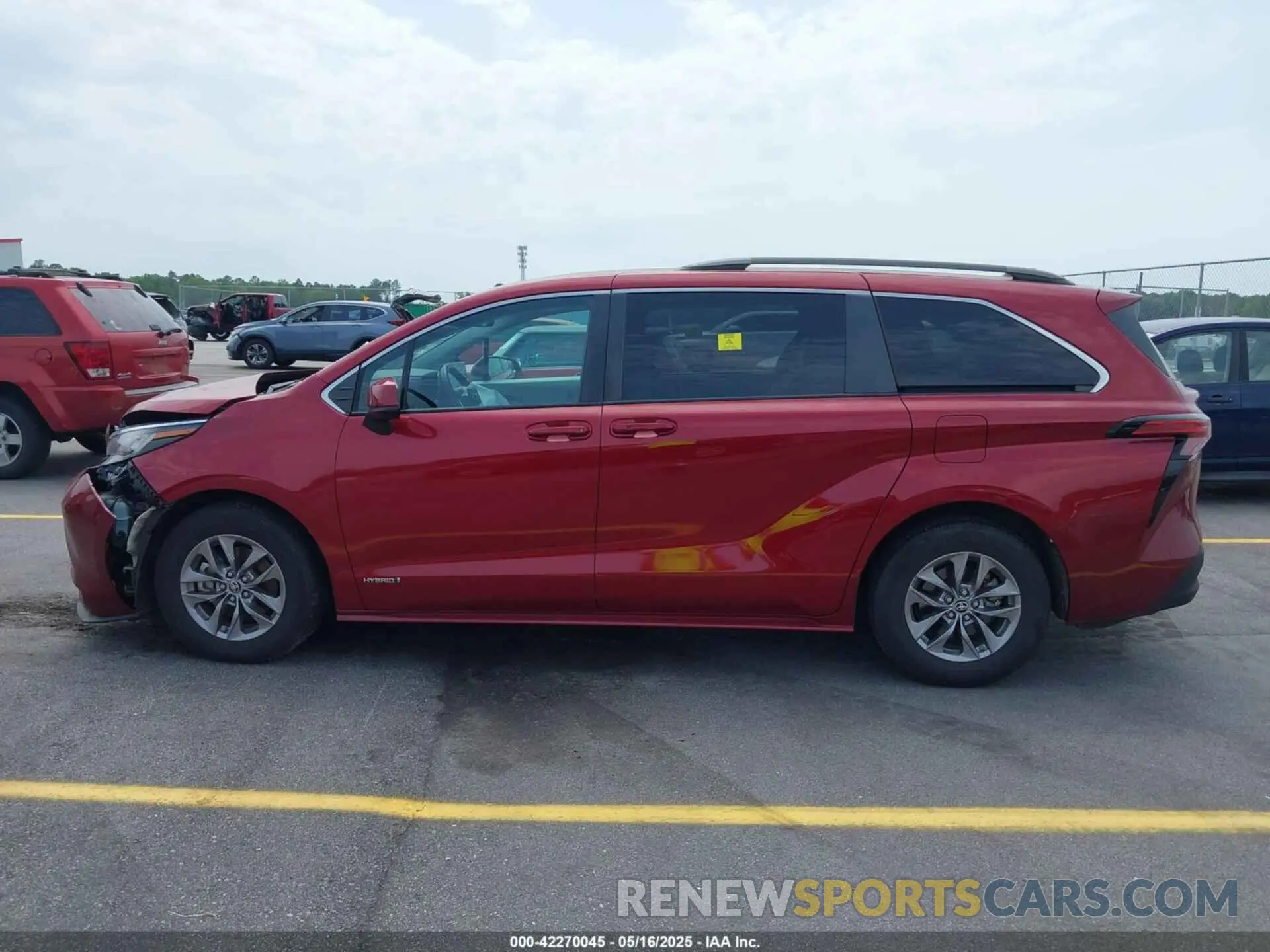 14 Photograph of a damaged car 5TDKRKEC6MS043676 TOYOTA SIENNA 2021