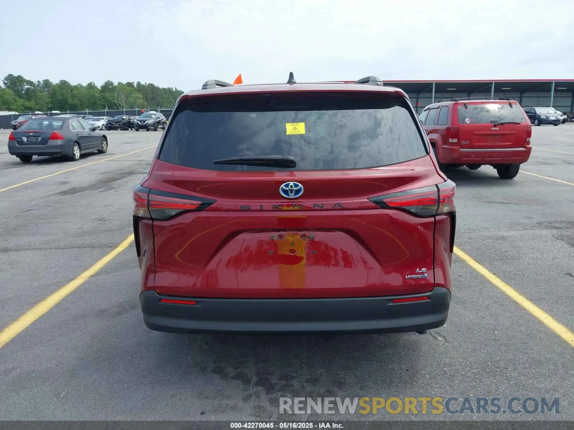 16 Photograph of a damaged car 5TDKRKEC6MS043676 TOYOTA SIENNA 2021