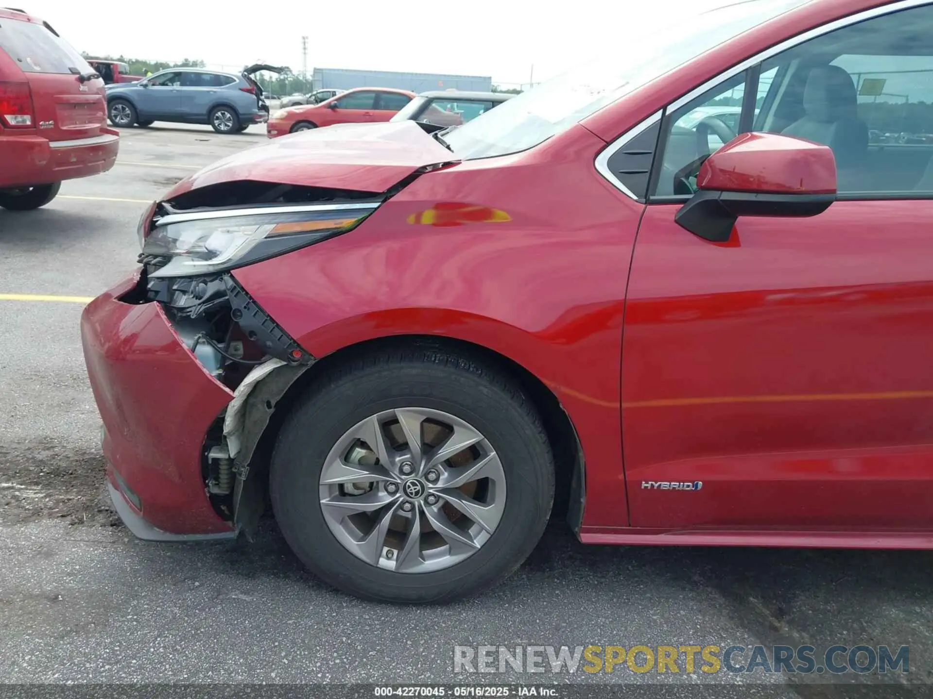 19 Photograph of a damaged car 5TDKRKEC6MS043676 TOYOTA SIENNA 2021