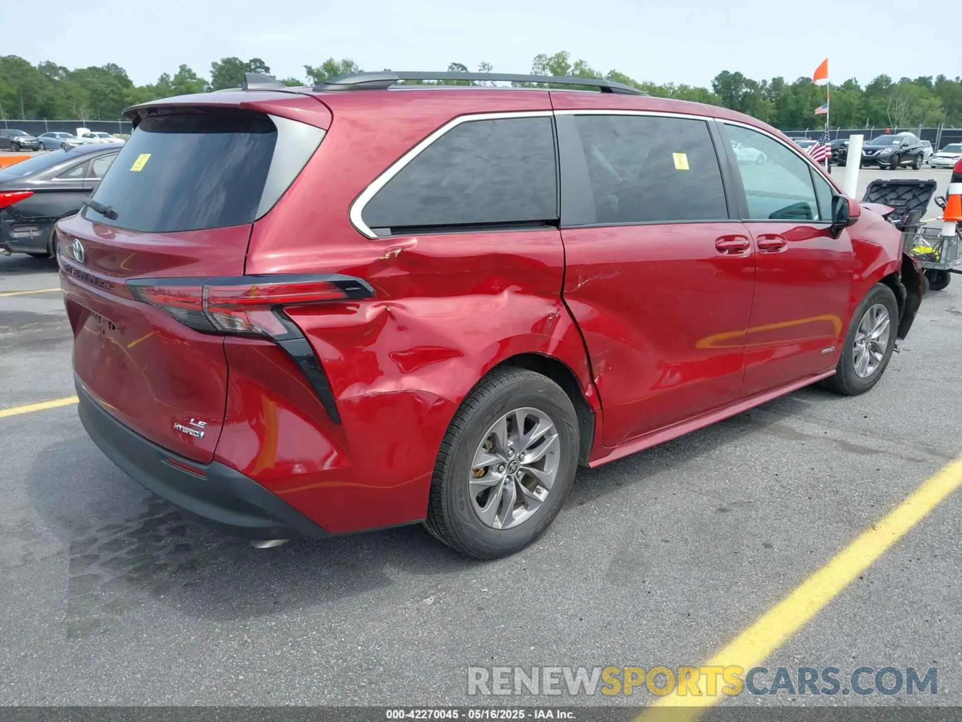 4 Photograph of a damaged car 5TDKRKEC6MS043676 TOYOTA SIENNA 2021