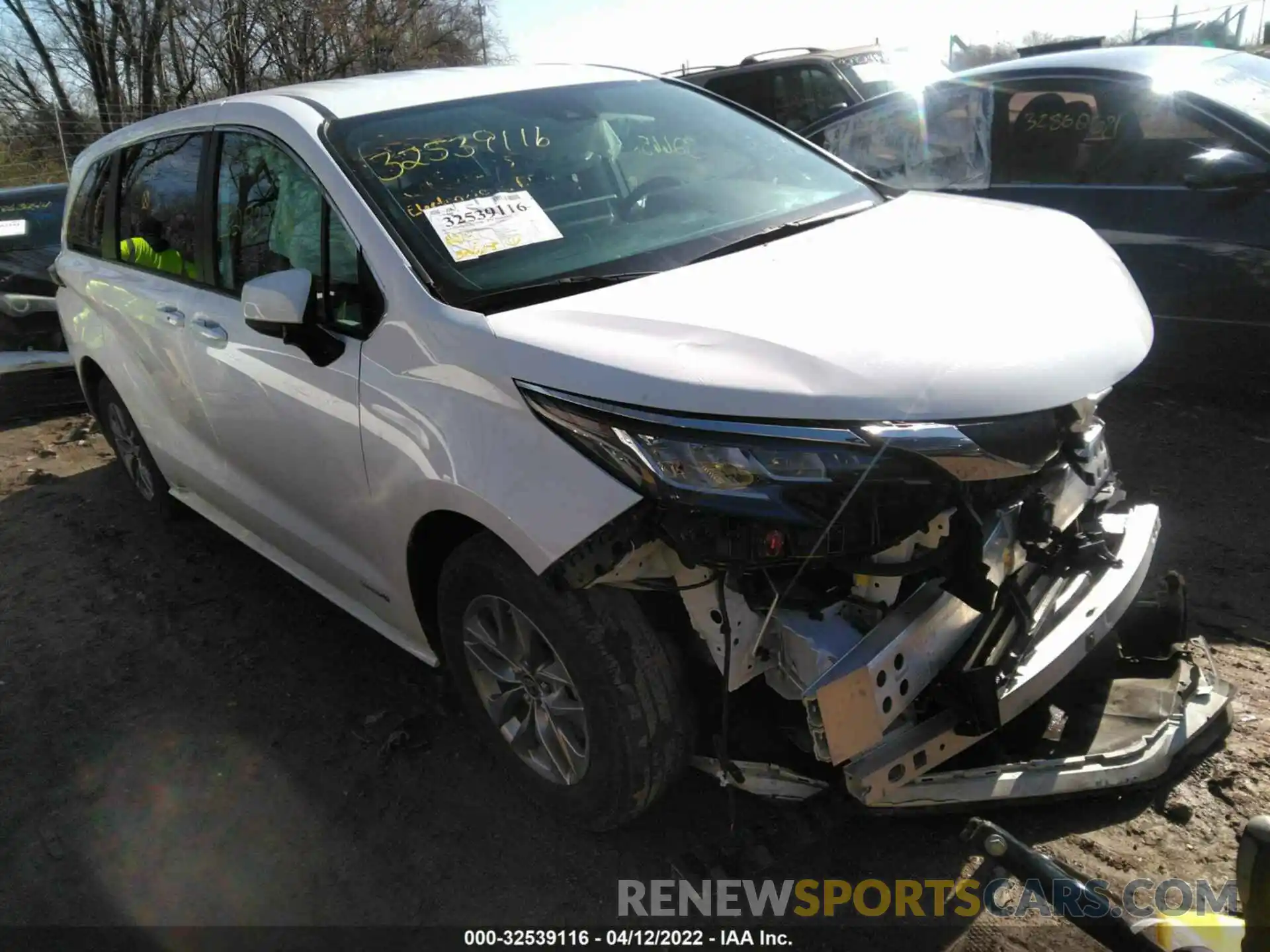 1 Photograph of a damaged car 5TDKRKEC7MS015238 TOYOTA SIENNA 2021