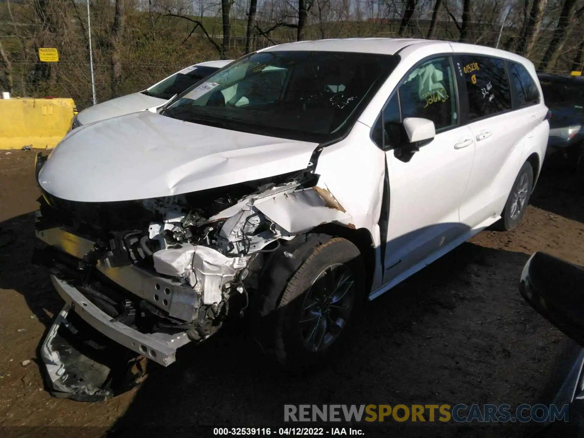 2 Photograph of a damaged car 5TDKRKEC7MS015238 TOYOTA SIENNA 2021