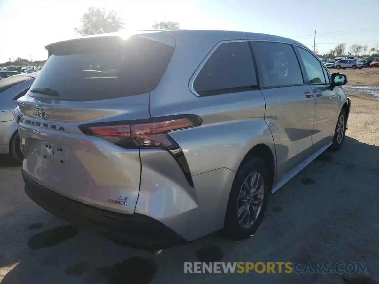 4 Photograph of a damaged car 5TDKRKEC7MS035974 TOYOTA SIENNA 2021