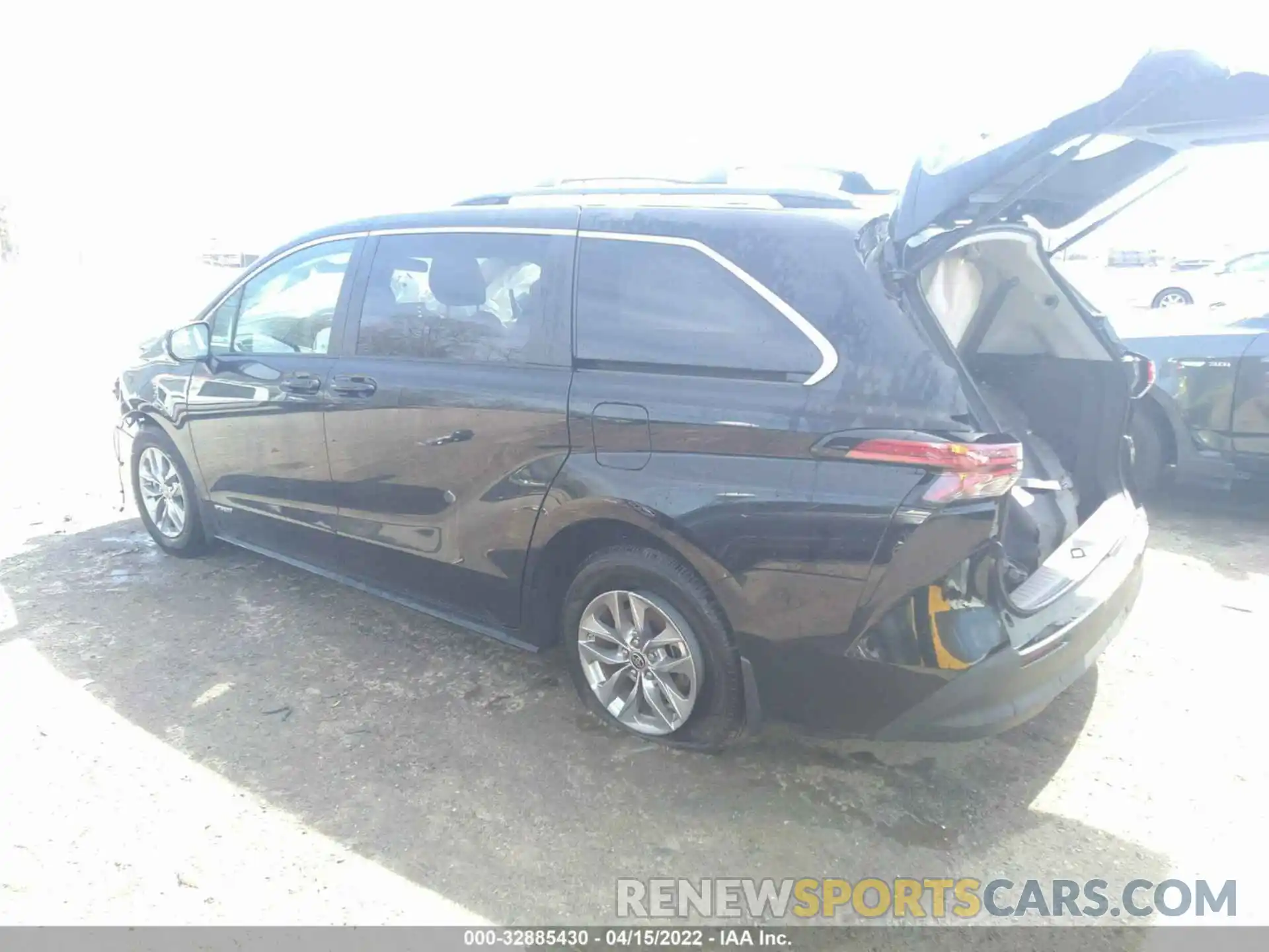 3 Photograph of a damaged car 5TDKRKEC7MS063452 TOYOTA SIENNA 2021