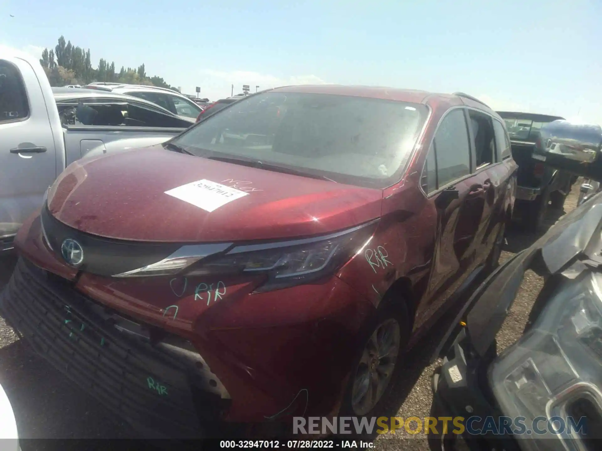 2 Photograph of a damaged car 5TDKRKEC8MS048748 TOYOTA SIENNA 2021