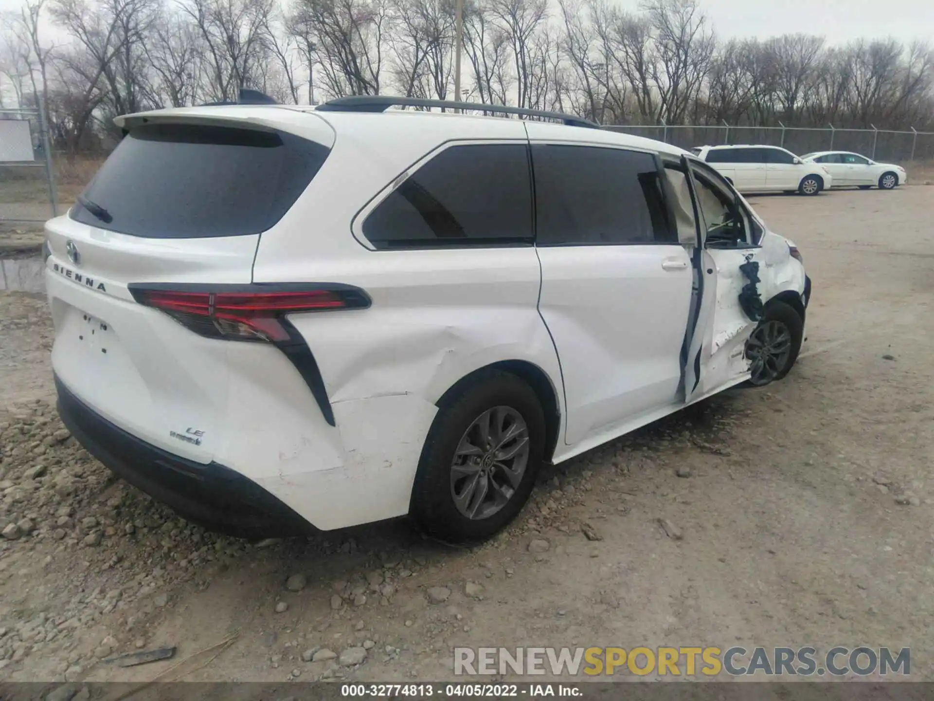 4 Photograph of a damaged car 5TDKRKEC8MS054405 TOYOTA SIENNA 2021