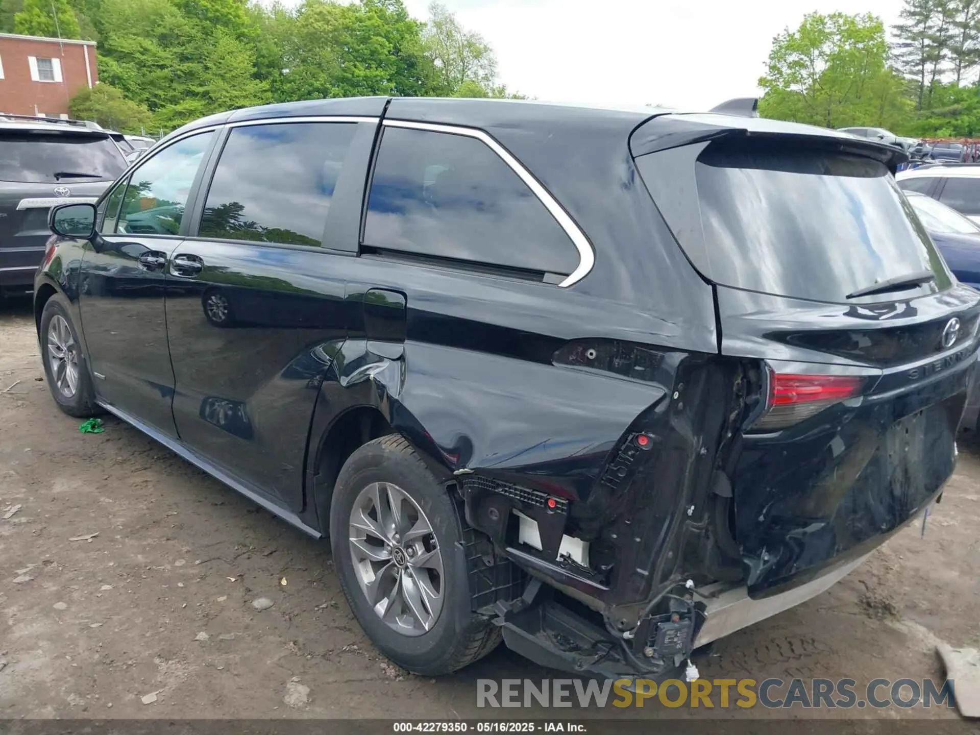 3 Photograph of a damaged car 5TDKRKEC9MS007710 TOYOTA SIENNA 2021
