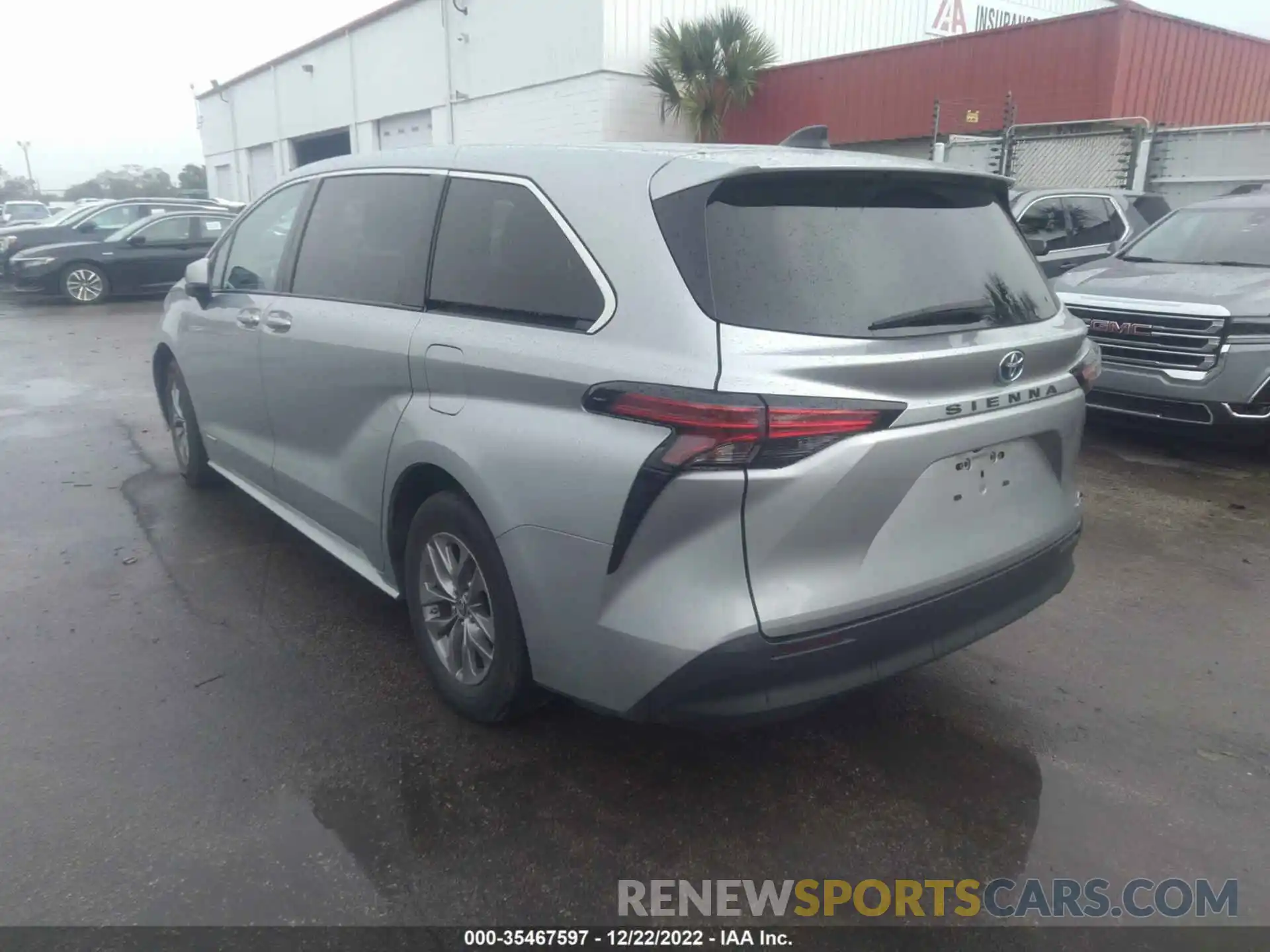 3 Photograph of a damaged car 5TDKRKEC9MS029335 TOYOTA SIENNA 2021