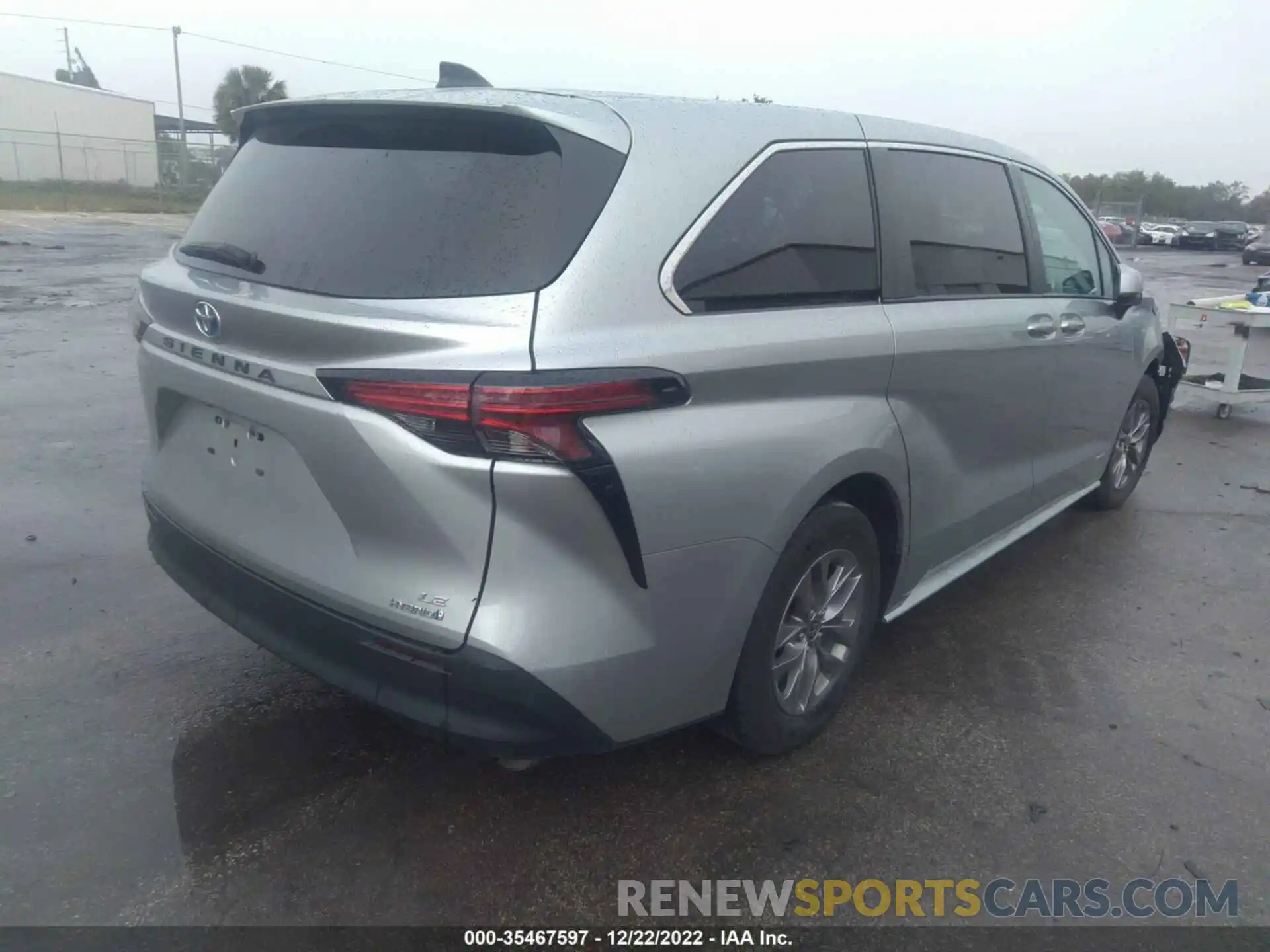 4 Photograph of a damaged car 5TDKRKEC9MS029335 TOYOTA SIENNA 2021