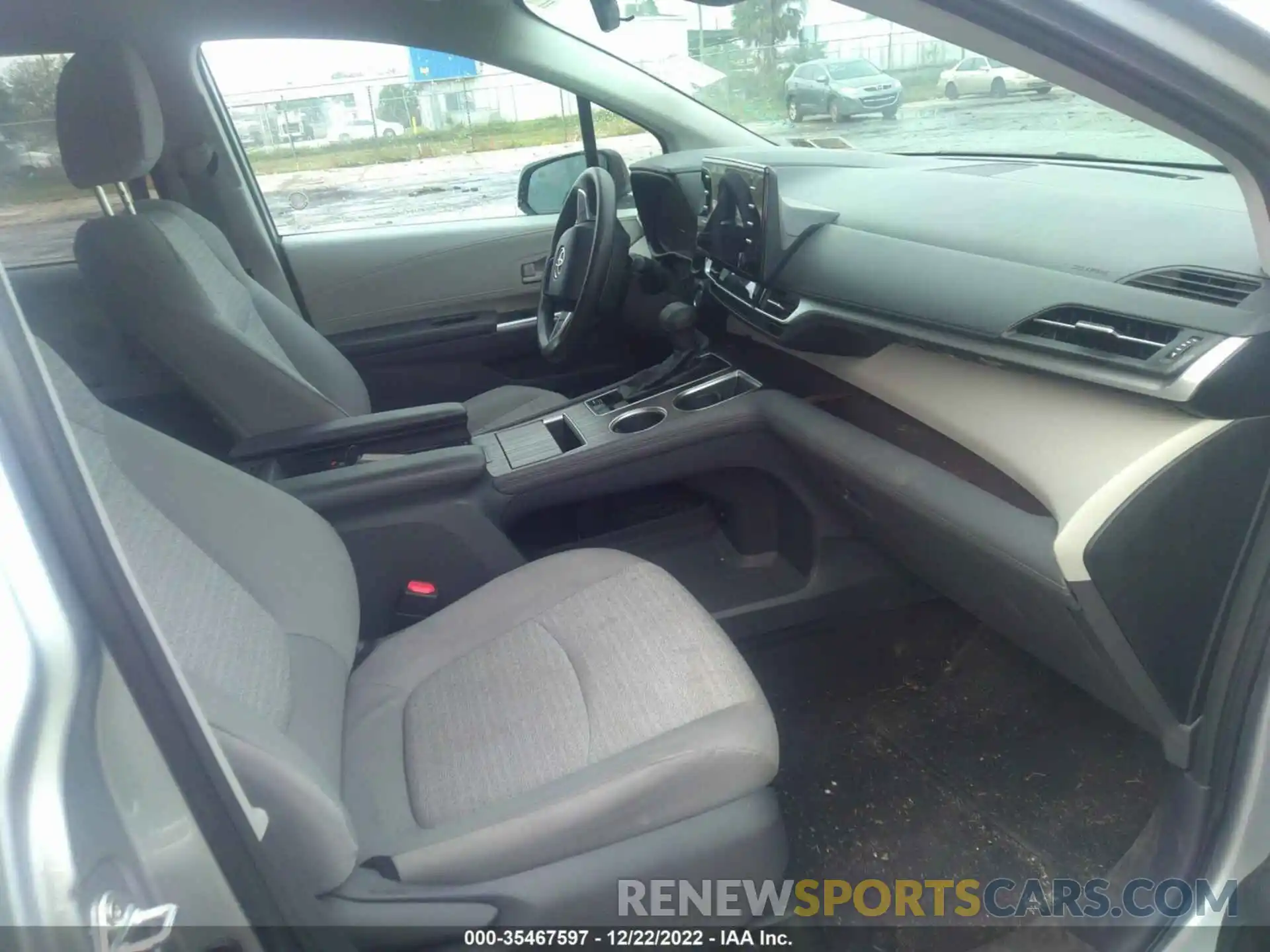 5 Photograph of a damaged car 5TDKRKEC9MS029335 TOYOTA SIENNA 2021