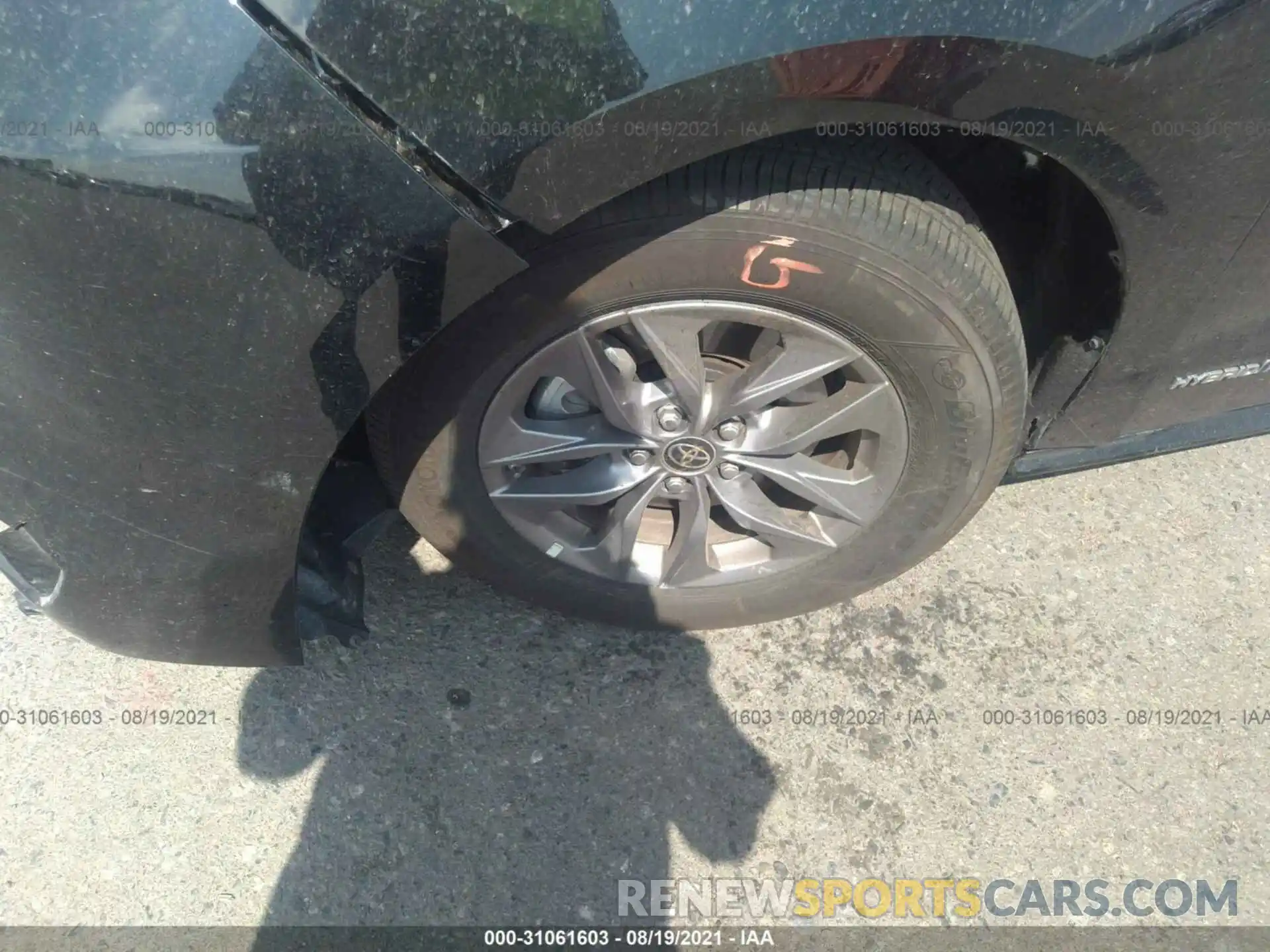 13 Photograph of a damaged car 5TDKRKEC9MS043297 TOYOTA SIENNA 2021