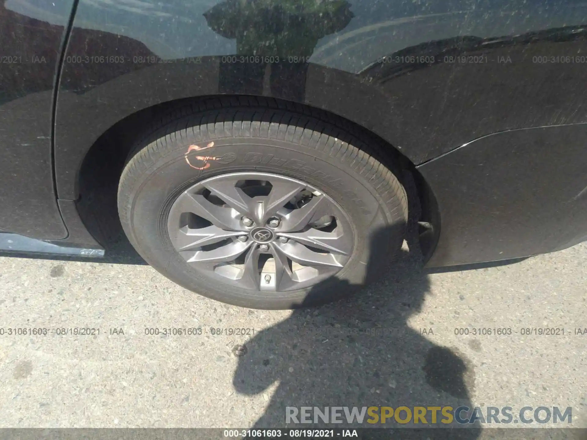 14 Photograph of a damaged car 5TDKRKEC9MS043297 TOYOTA SIENNA 2021