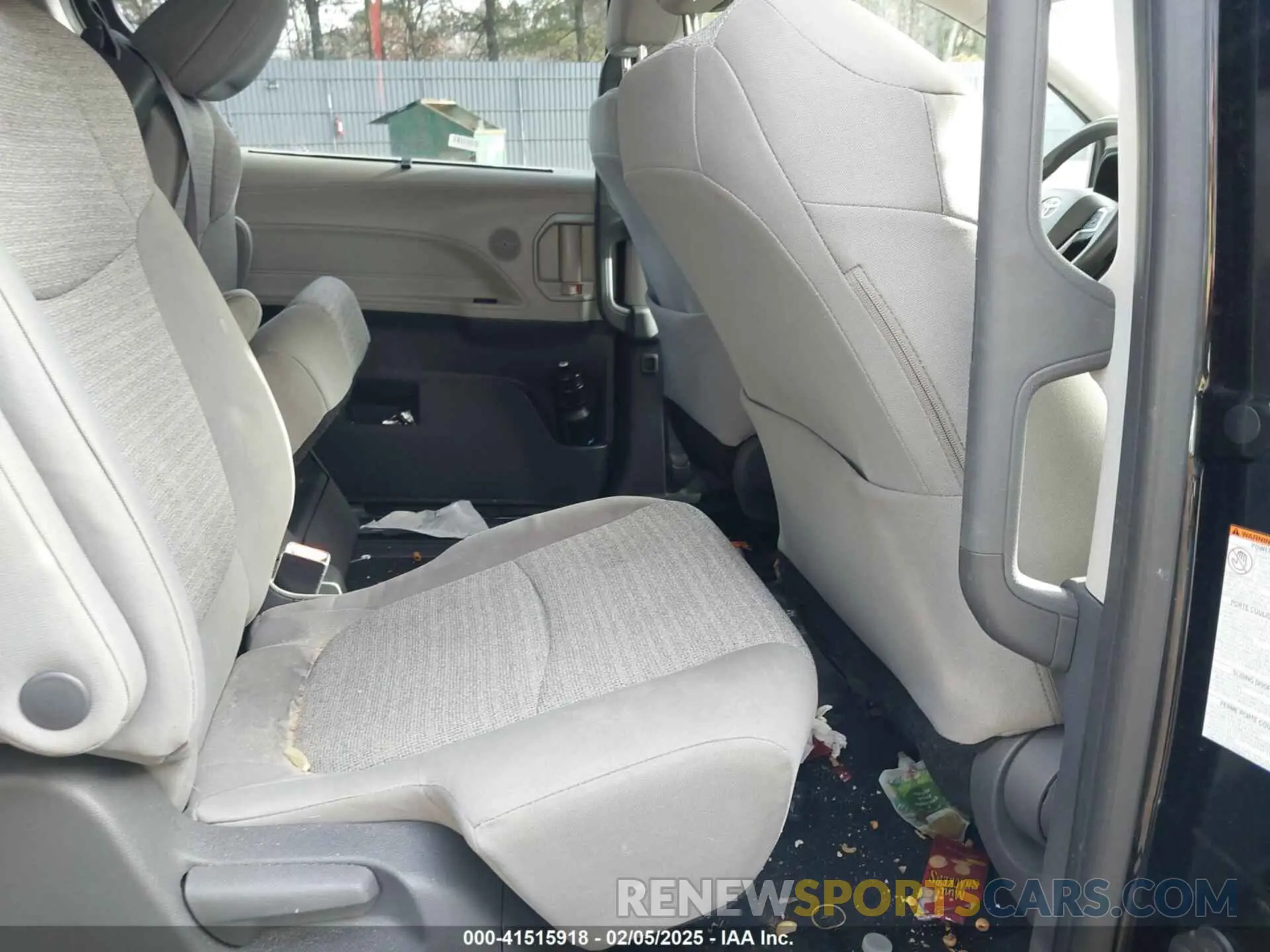 8 Photograph of a damaged car 5TDKRKEC9MS043364 TOYOTA SIENNA 2021