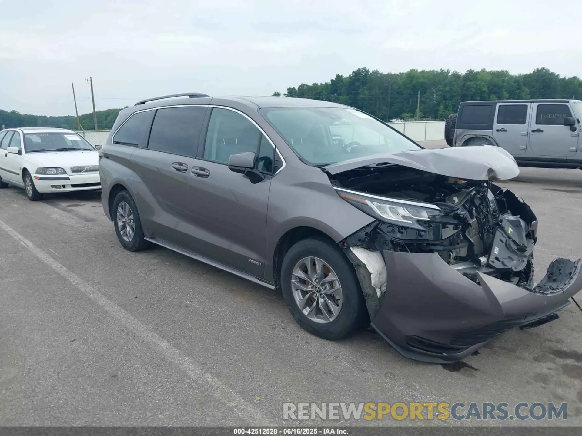 1 Photograph of a damaged car 5TDKRKEC9MS063162 TOYOTA SIENNA 2021