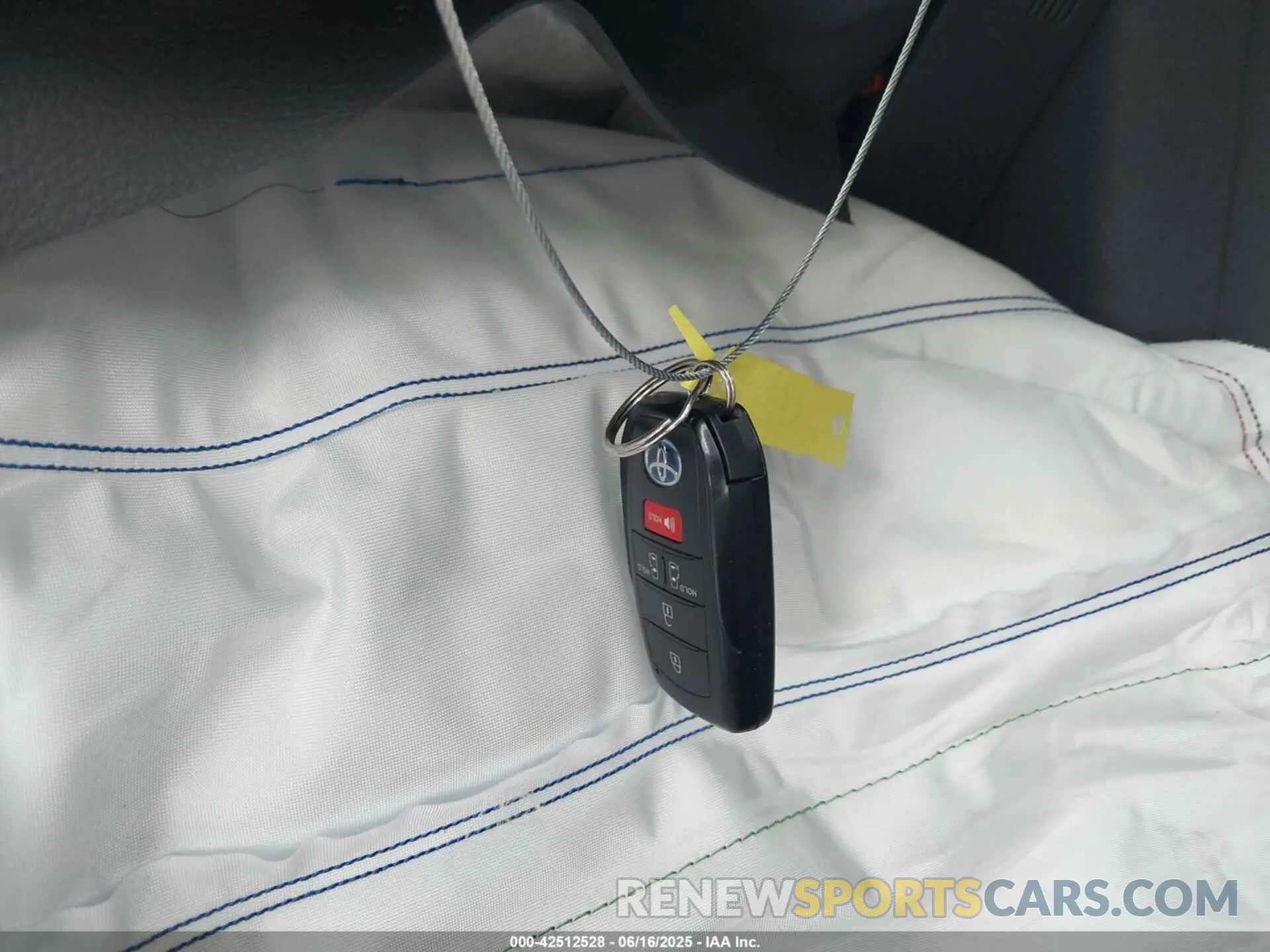 11 Photograph of a damaged car 5TDKRKEC9MS063162 TOYOTA SIENNA 2021