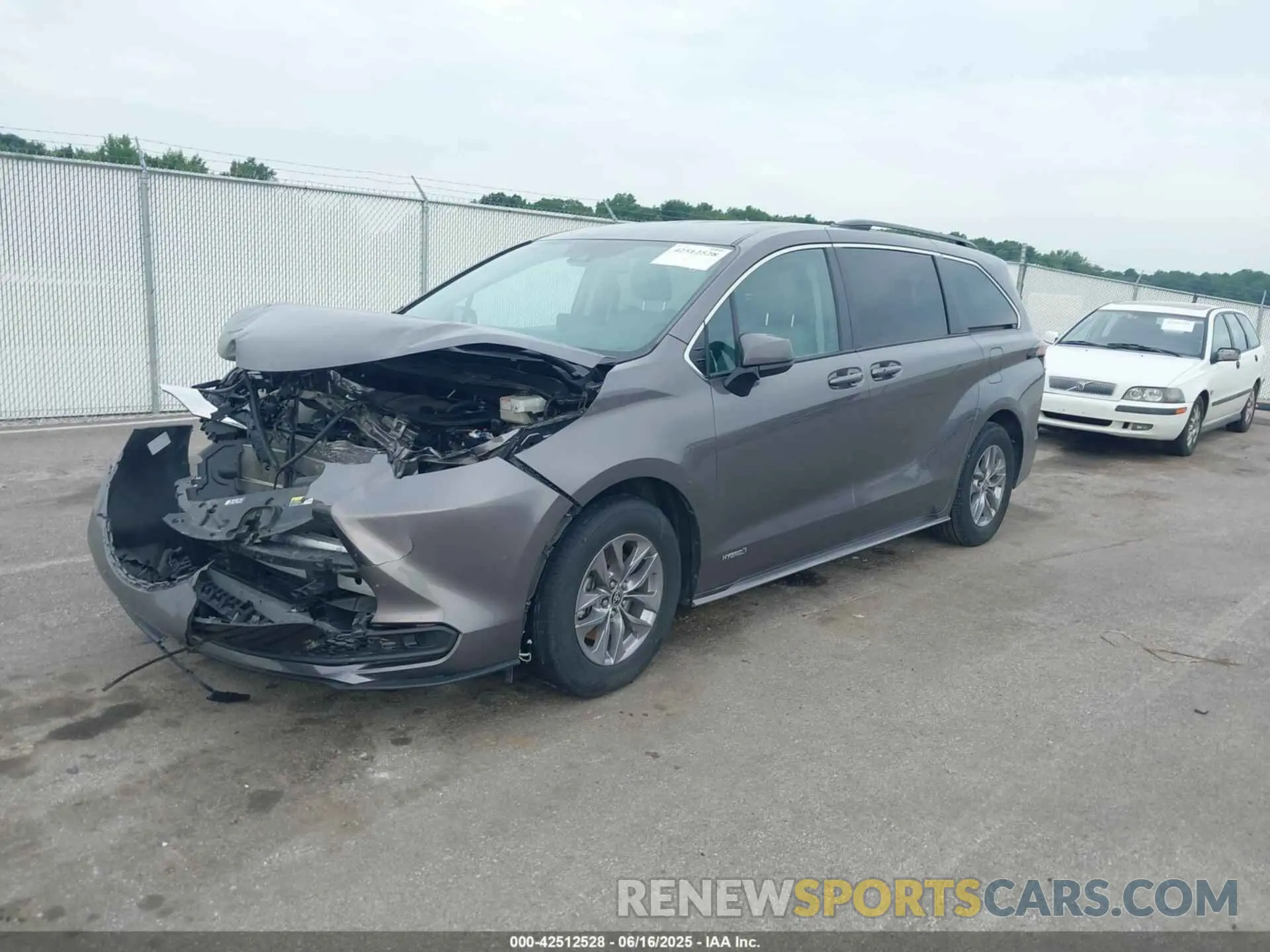 2 Photograph of a damaged car 5TDKRKEC9MS063162 TOYOTA SIENNA 2021