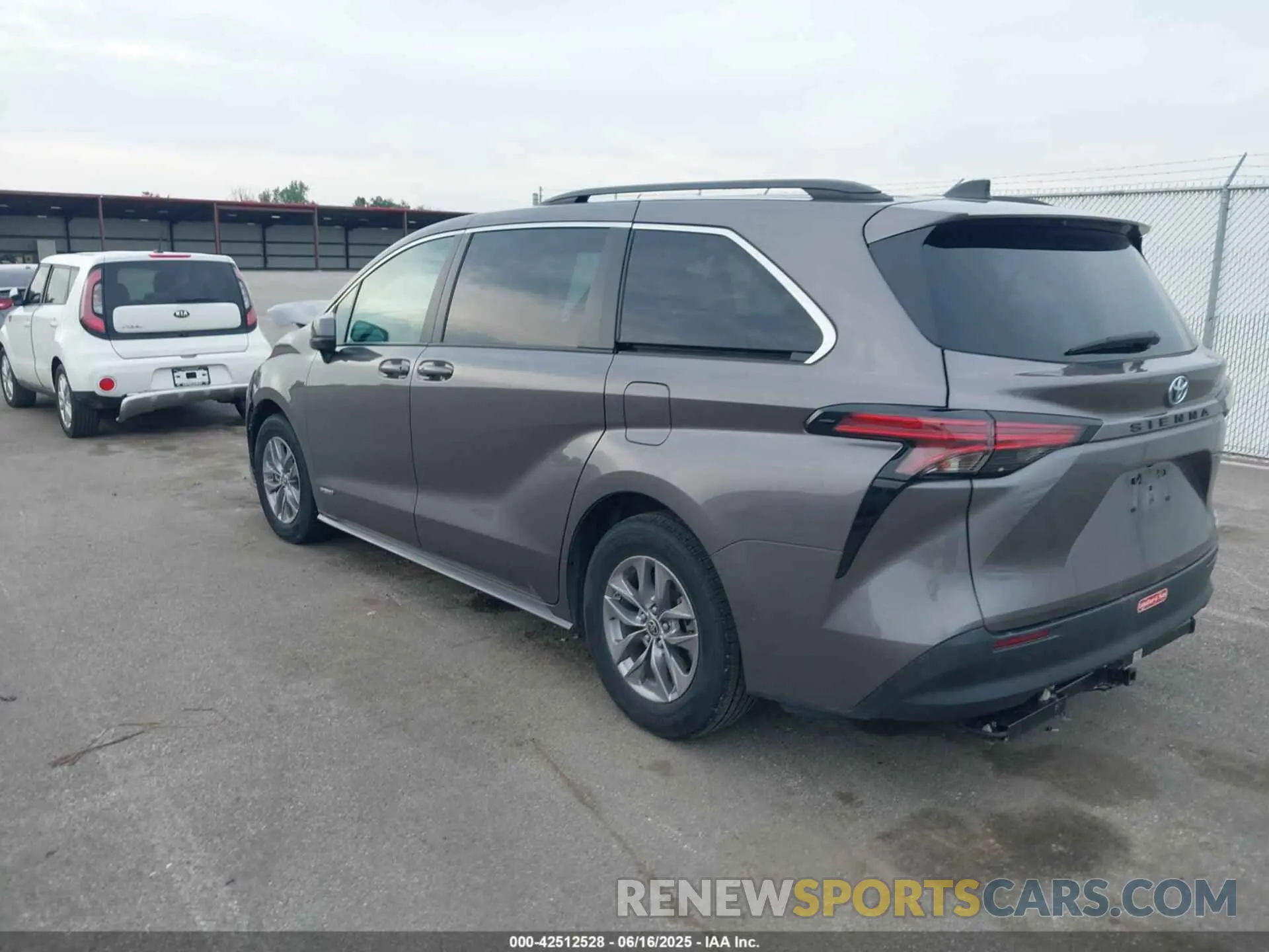 3 Photograph of a damaged car 5TDKRKEC9MS063162 TOYOTA SIENNA 2021