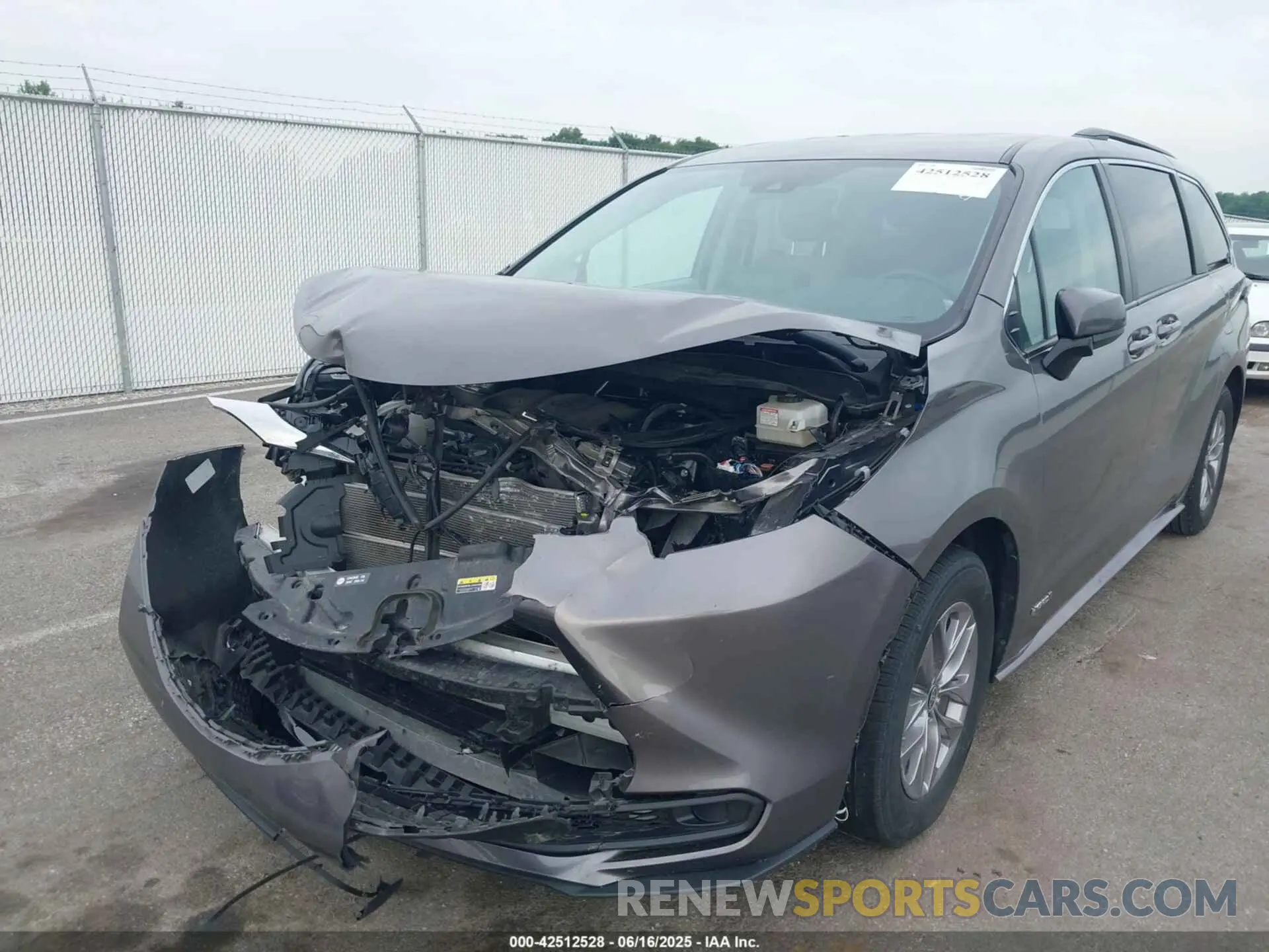 6 Photograph of a damaged car 5TDKRKEC9MS063162 TOYOTA SIENNA 2021