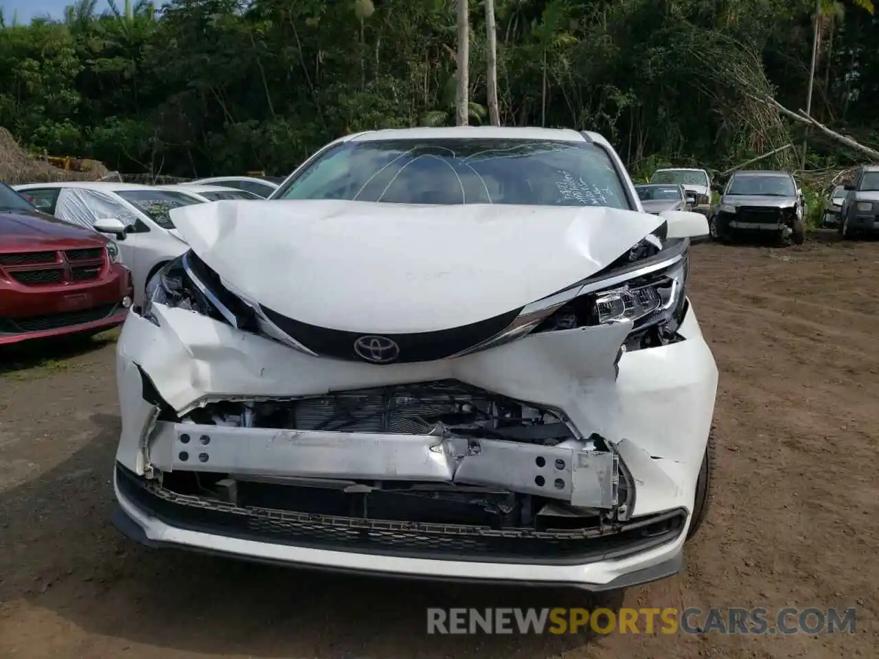 9 Photograph of a damaged car 5TDKRKECXMS008865 TOYOTA SIENNA 2021