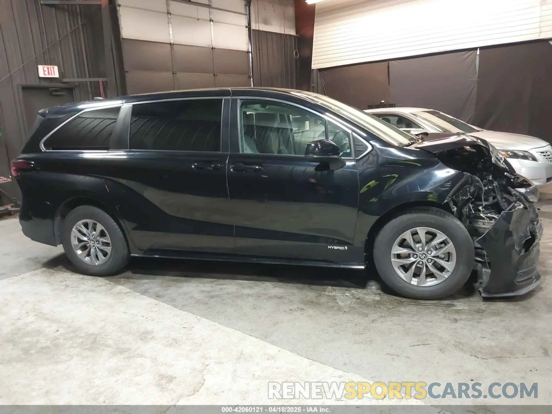 14 Photograph of a damaged car 5TDKRKECXMS027593 TOYOTA SIENNA 2021