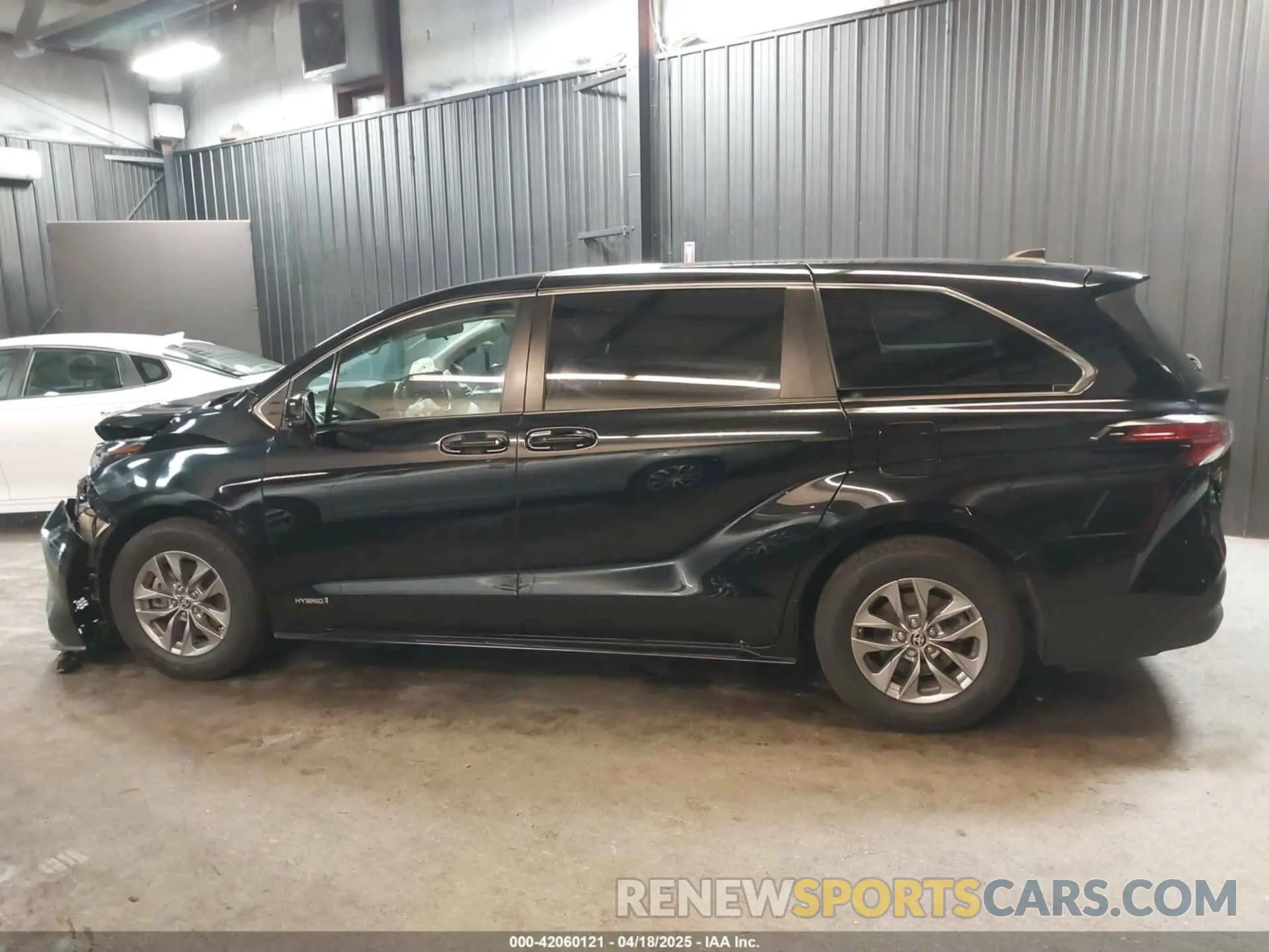 15 Photograph of a damaged car 5TDKRKECXMS027593 TOYOTA SIENNA 2021