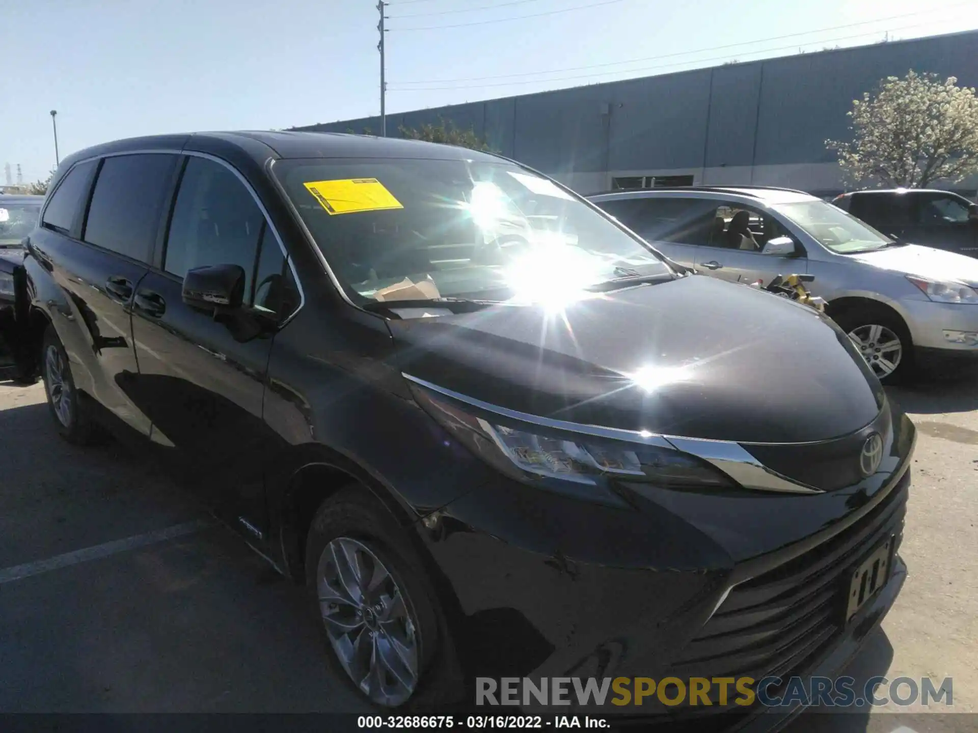 1 Photograph of a damaged car 5TDKRKECXMS035094 TOYOTA SIENNA 2021