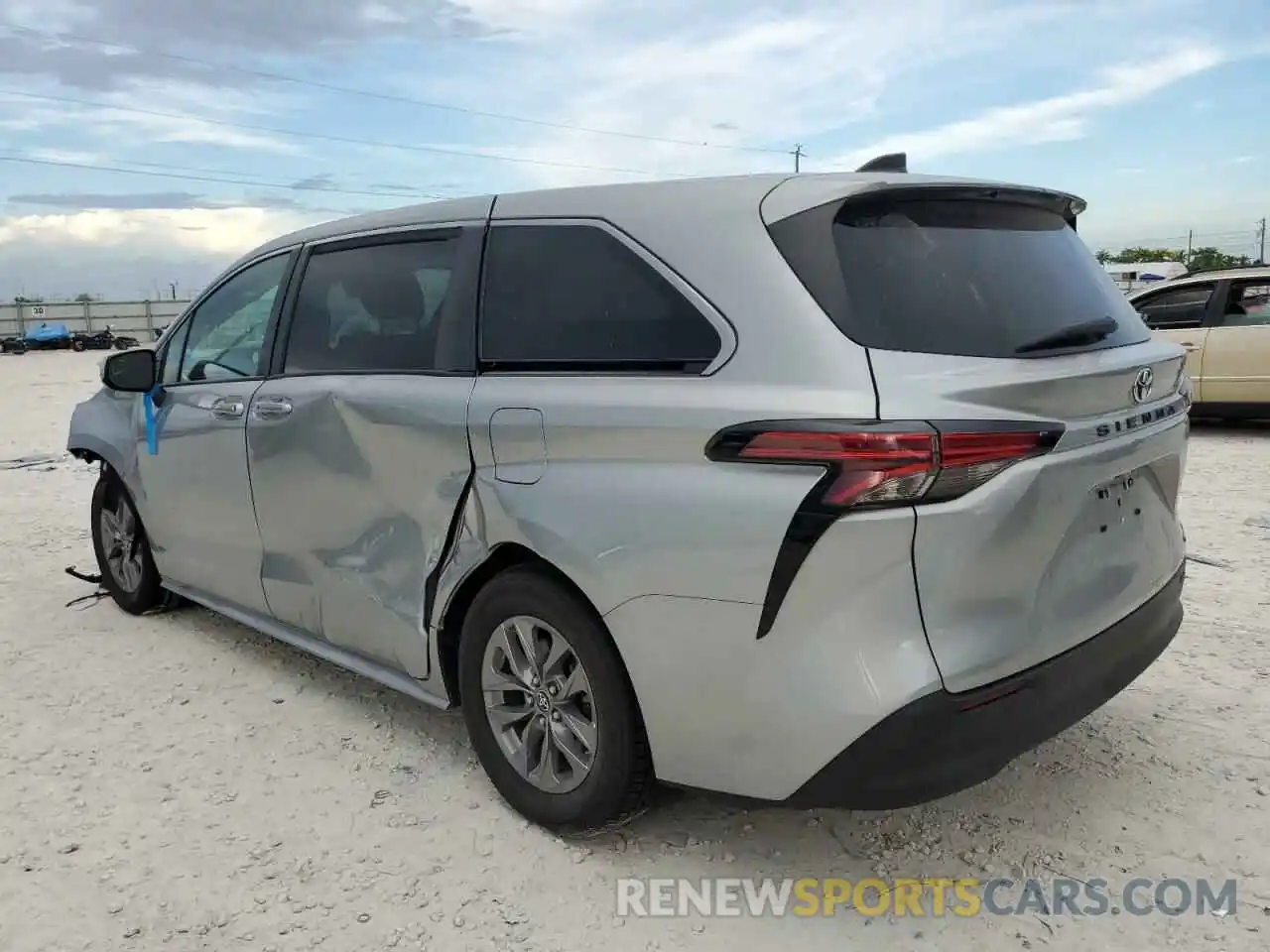 2 Photograph of a damaged car 5TDKRKECXMS037590 TOYOTA SIENNA 2021