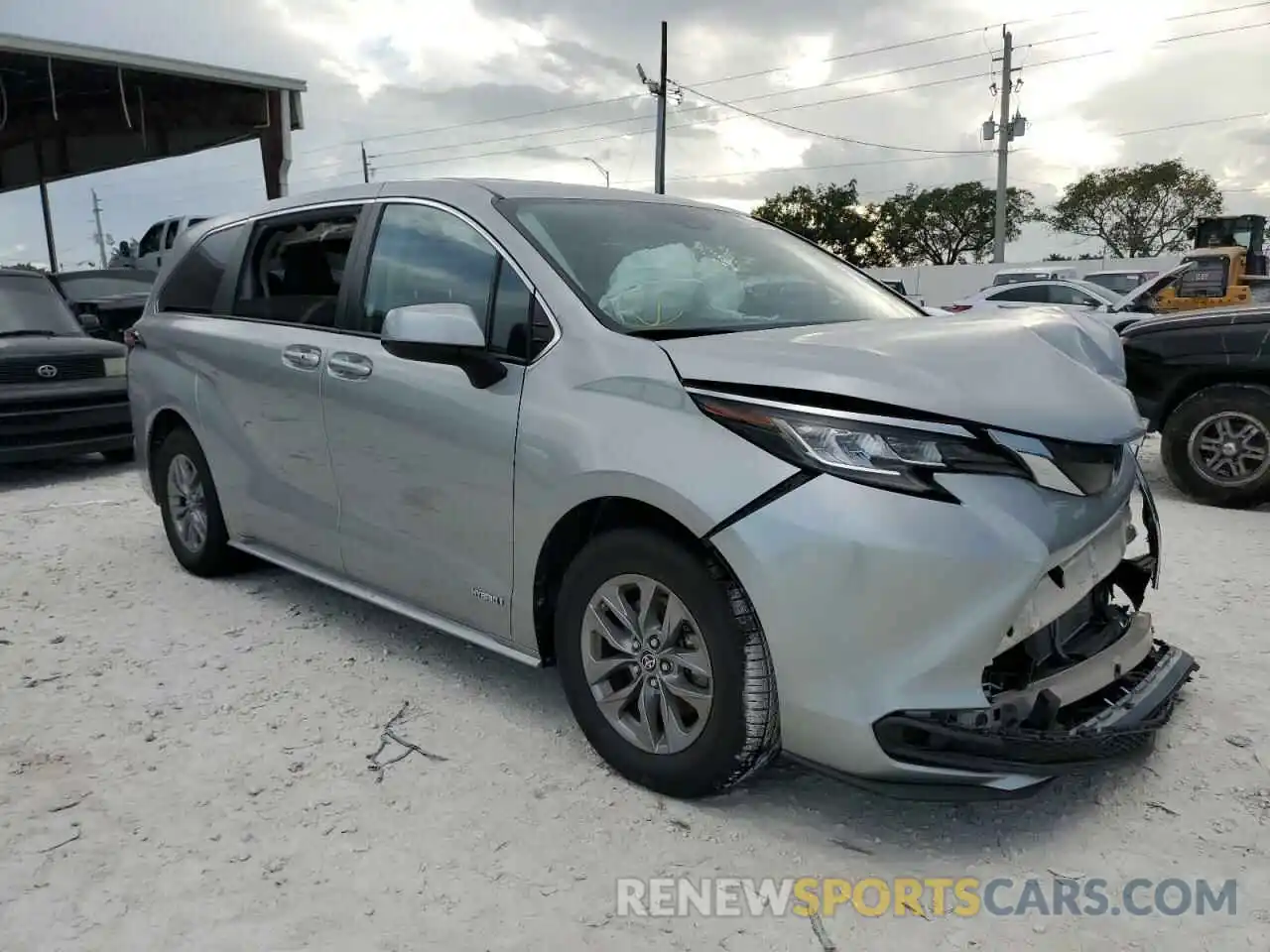 4 Photograph of a damaged car 5TDKRKECXMS037590 TOYOTA SIENNA 2021