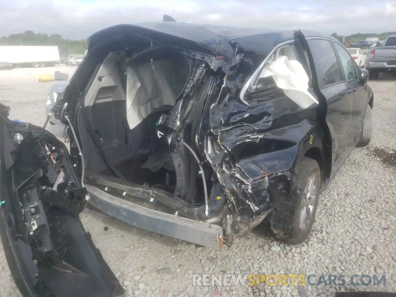 4 Photograph of a damaged car 5TDKRKECXMS040473 TOYOTA SIENNA 2021